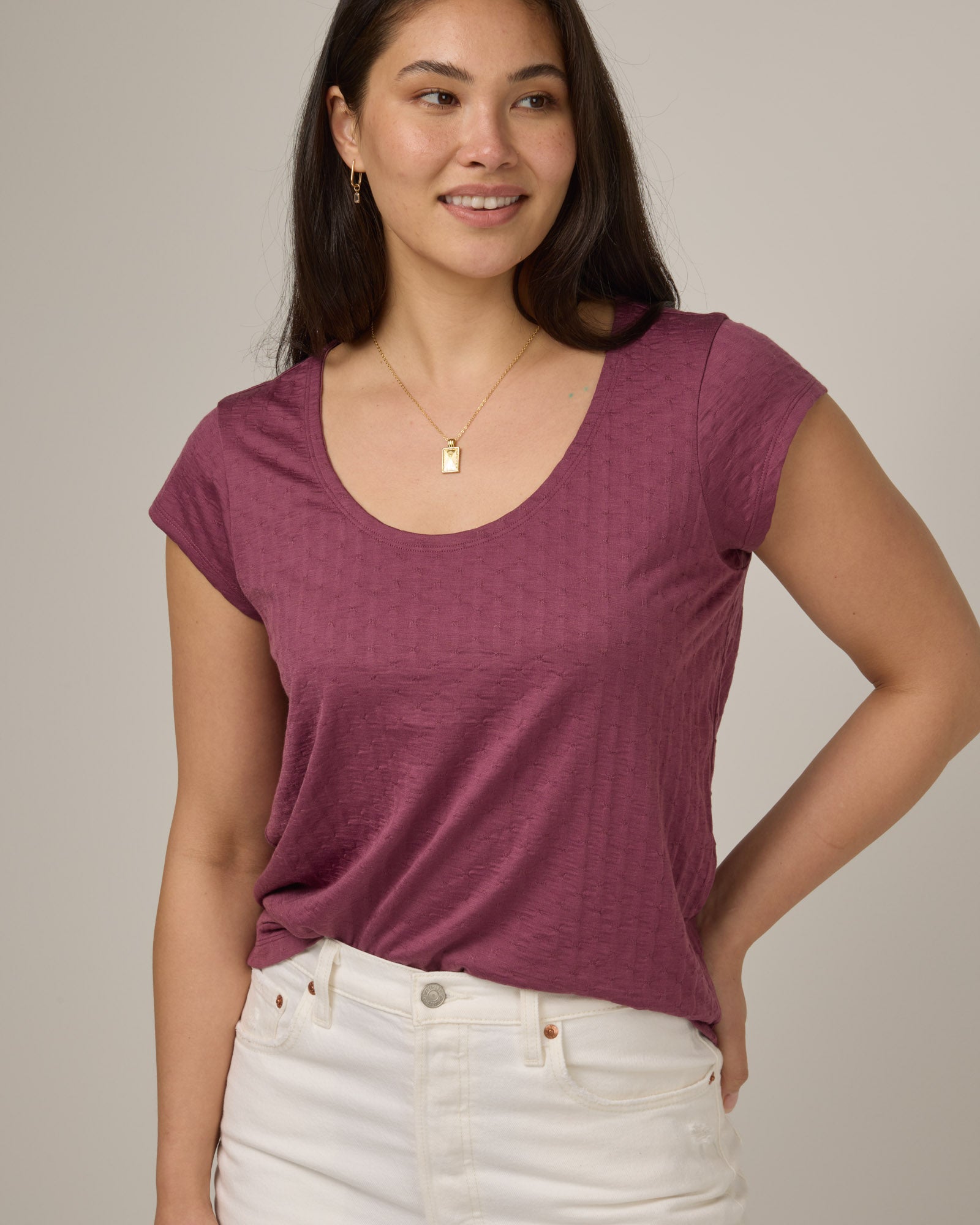 model-spec:Maile is 5'9", wearing a size M