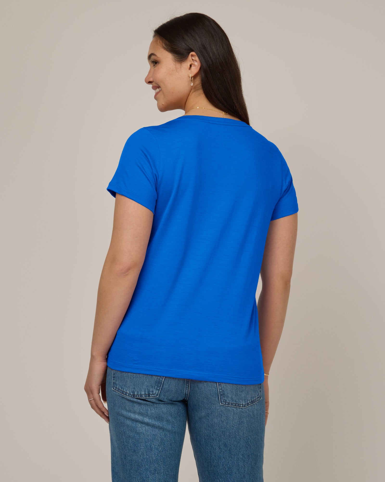 model-spec:Maile is is 5’9”, wearing a size M