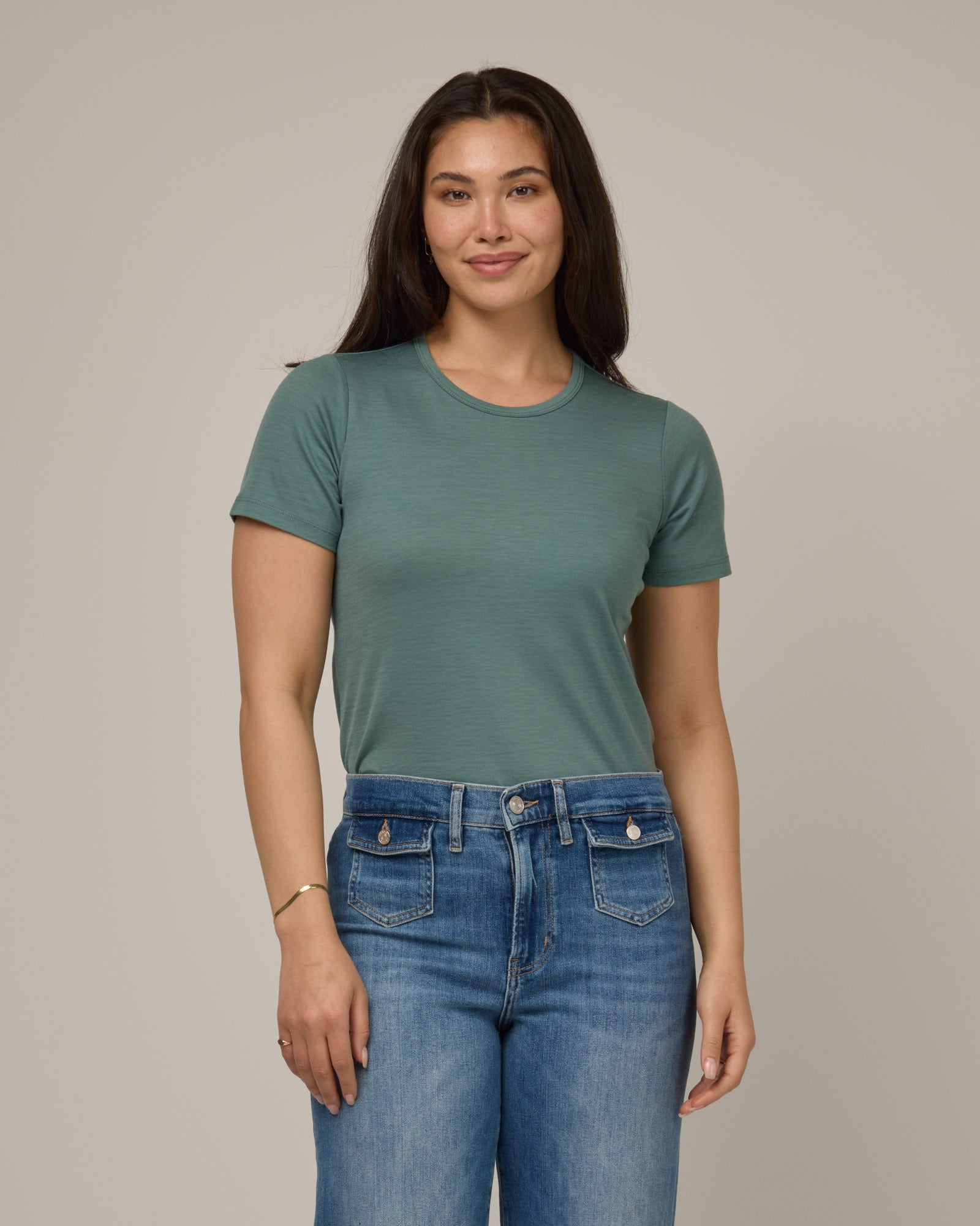 model-spec:Maile is 5'9", wearing a size M