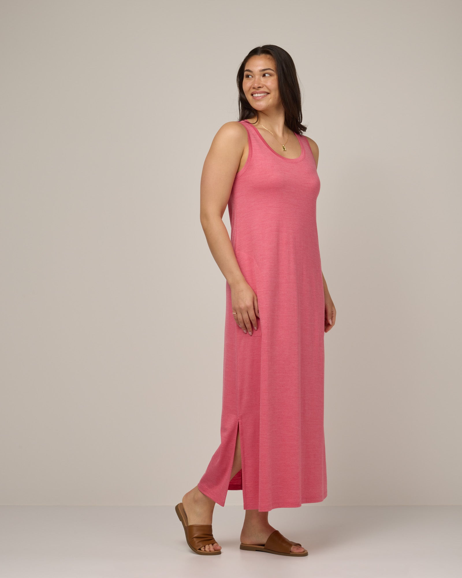 model-spec:Maile is 5'9", wearing a size M