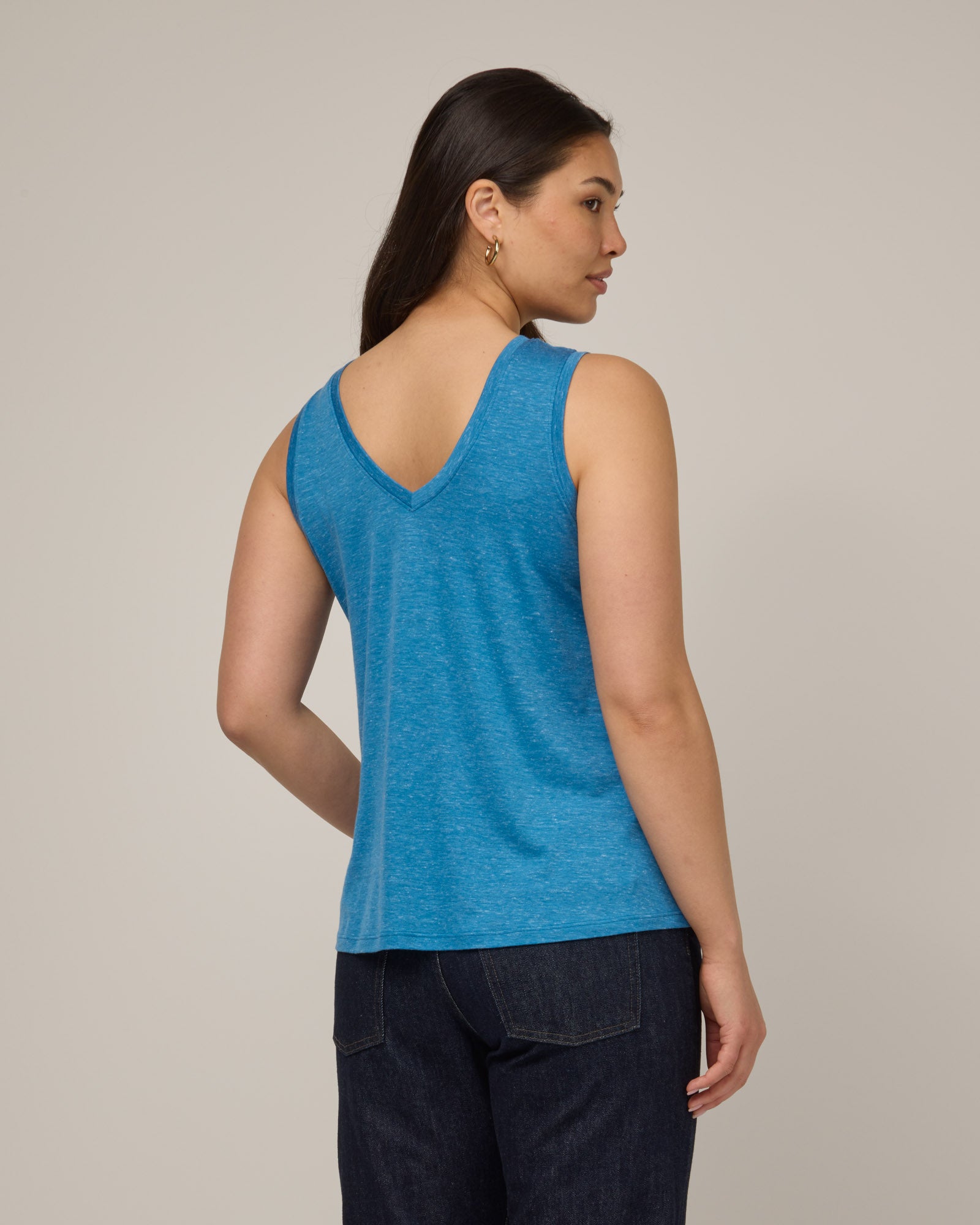 model-spec:Maile is 5'9", wearing a size M