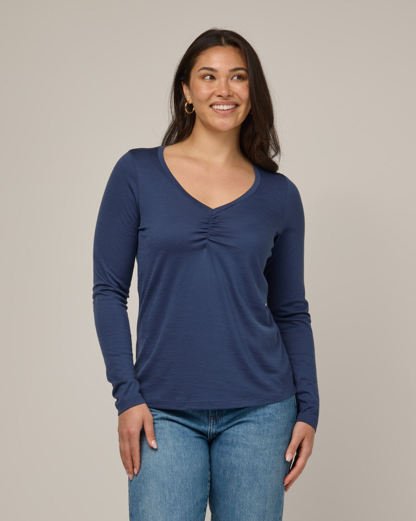 model-spec:Maile is 5'9", wearing a size M