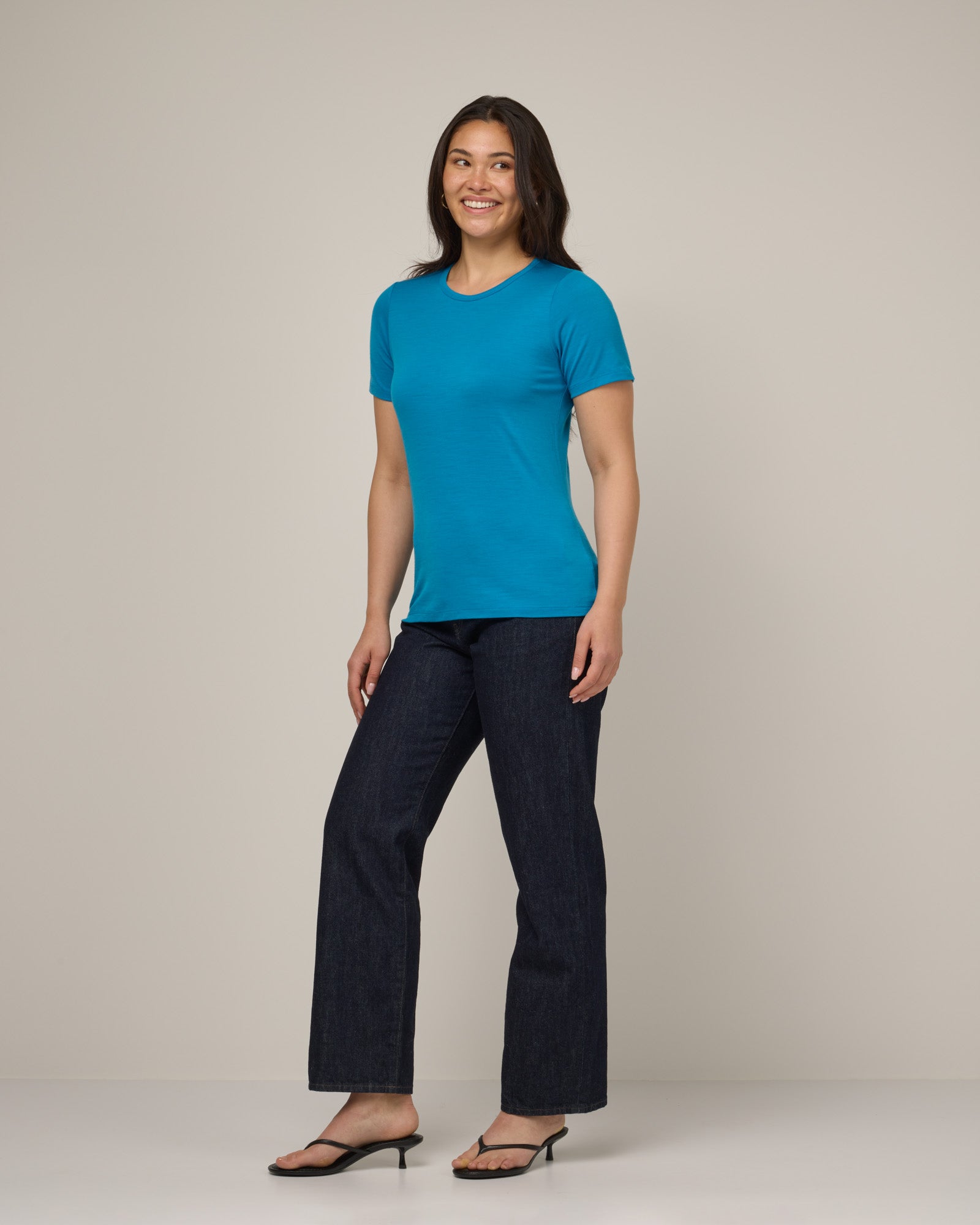 model-spec:Maile is 5'9", wearing a size M