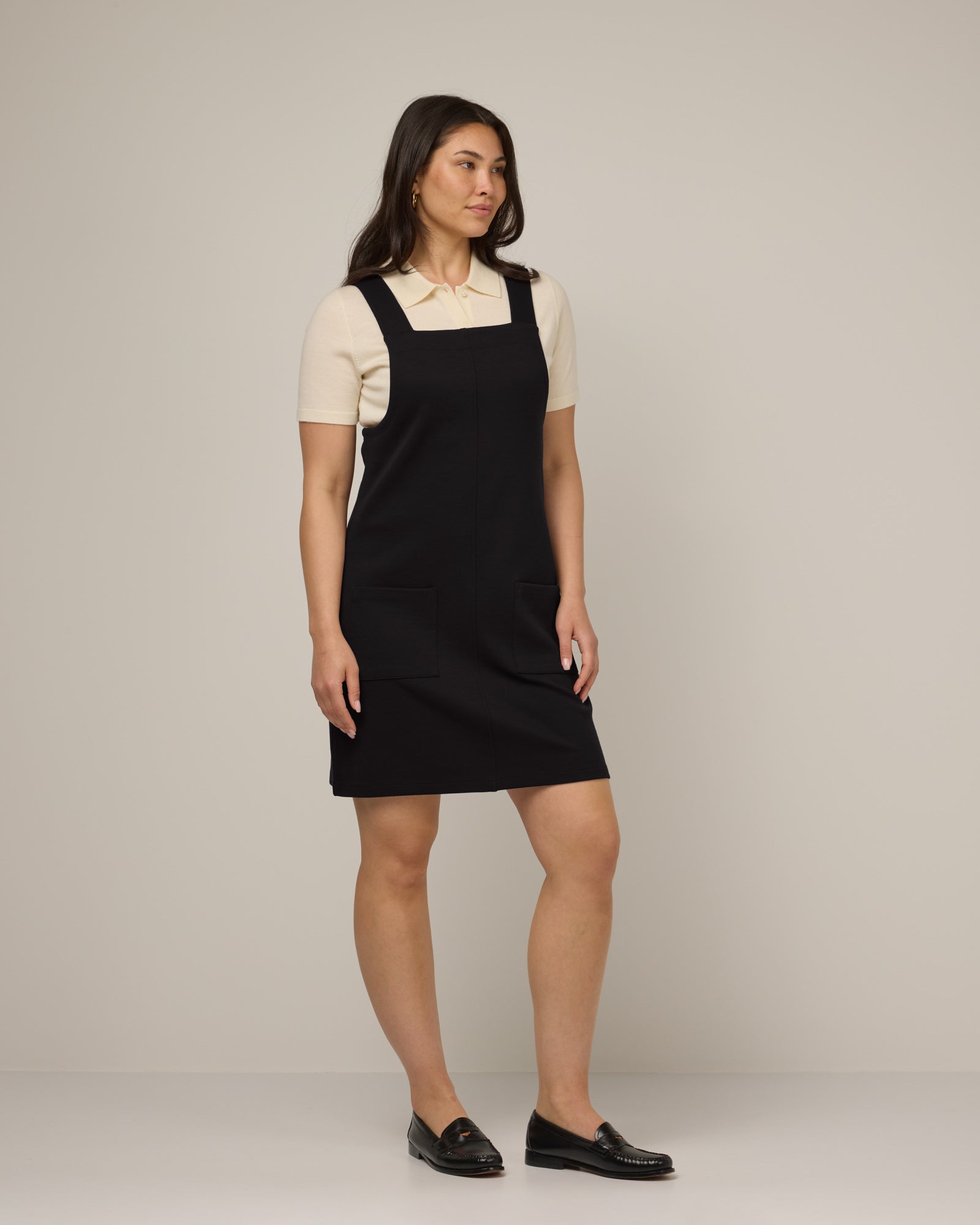 model-spec:Maile is 5'9", wearing a size M