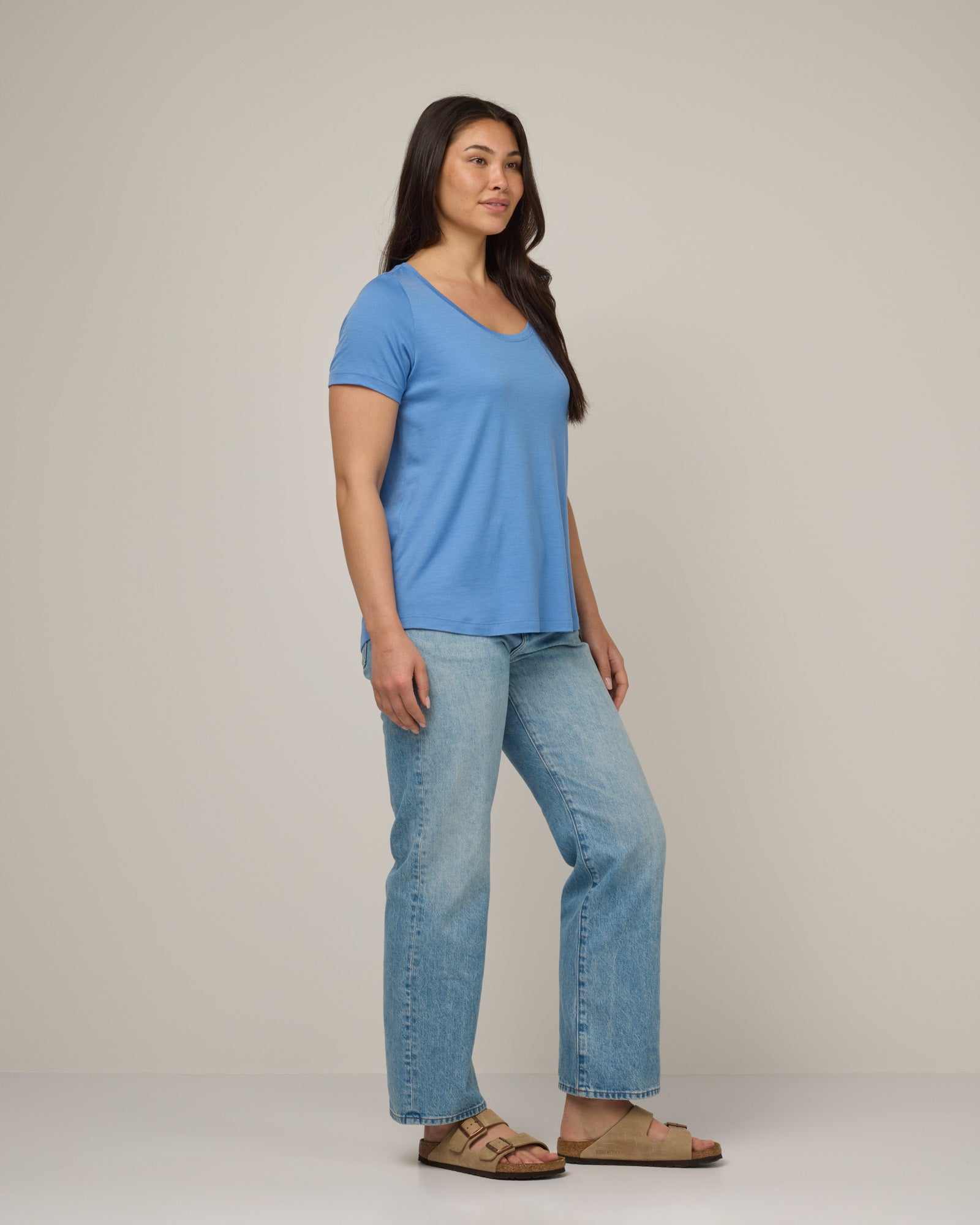 model-spec:Maile is 5'9", wearing a size M