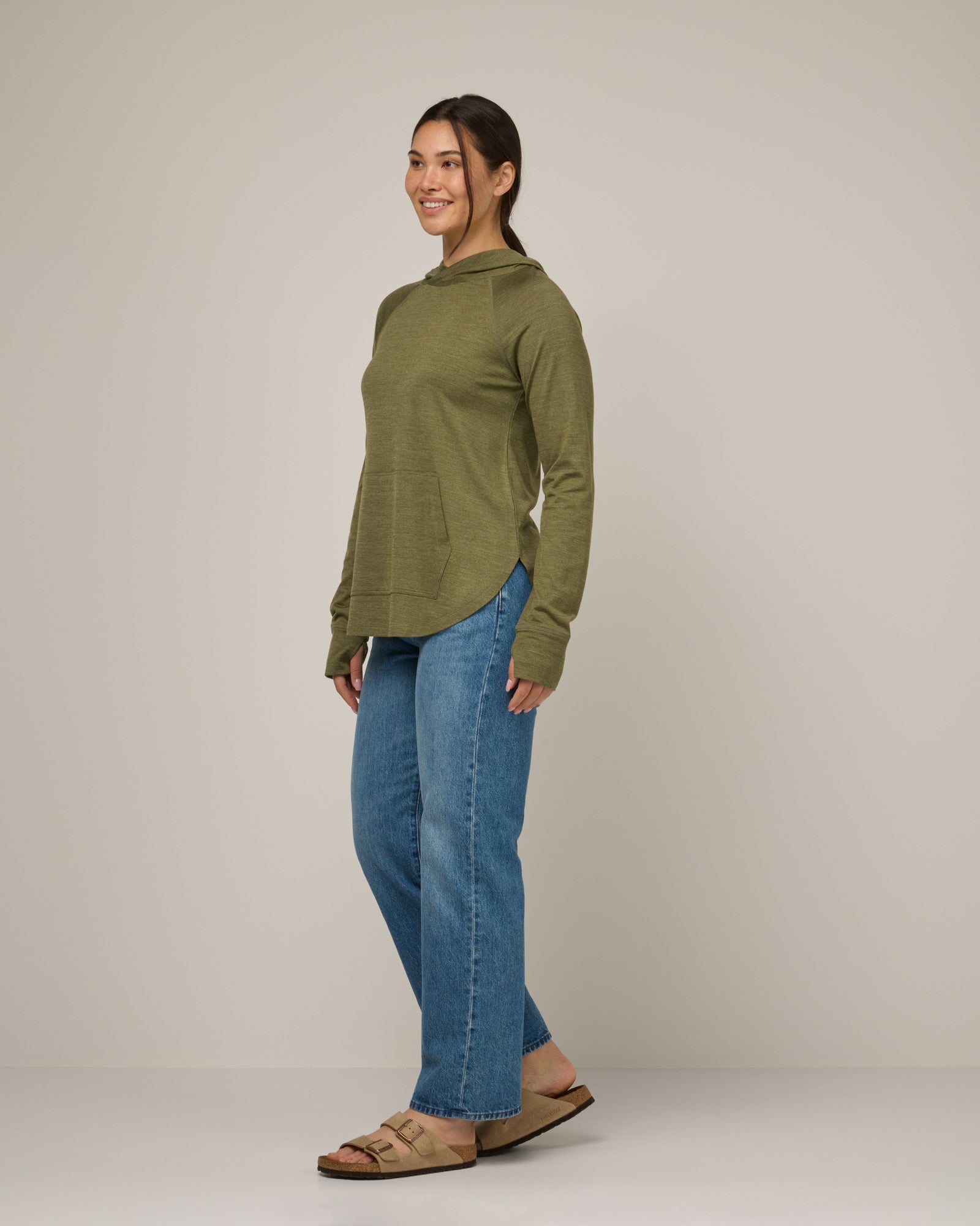 model-spec:Maile is 5'9", wearing a size M