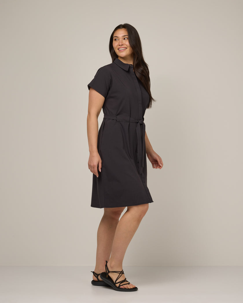 model-spec:Maile is 5'9", wearing a size M