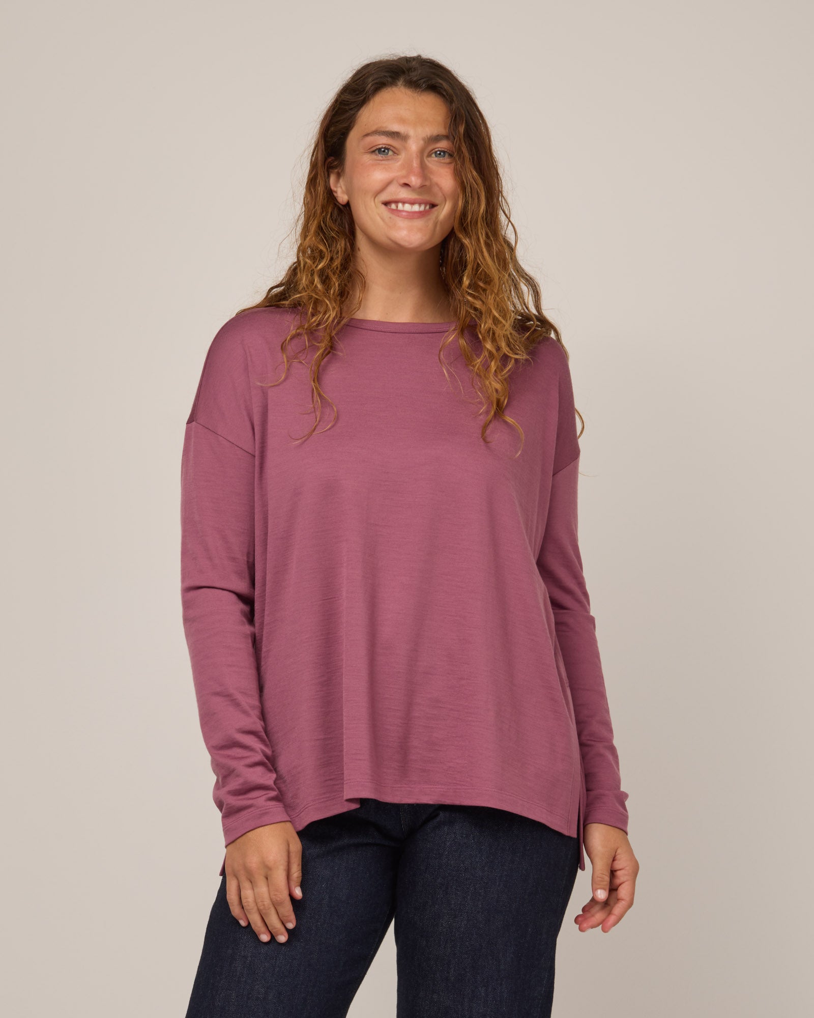 model-spec:Makinna is is 5'8", wearing a size M