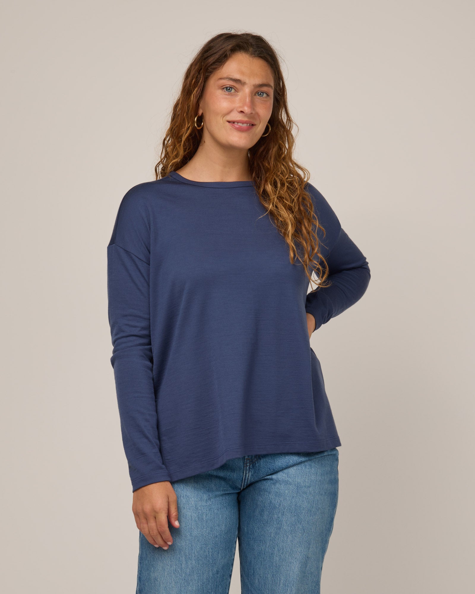 model-spec:Makinna is is 5'8", wearing a size M