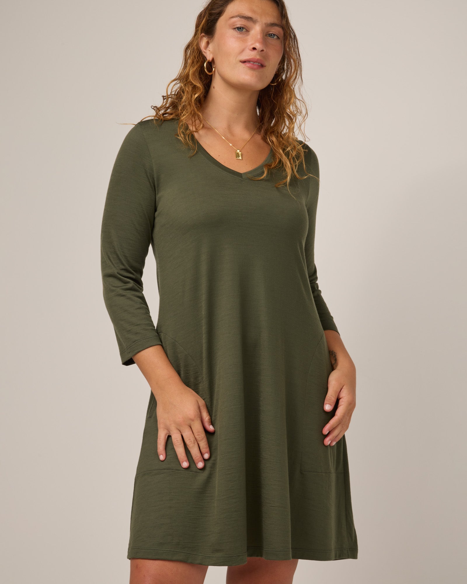 model-spec:Makinna is is 5'8", wearing a size M