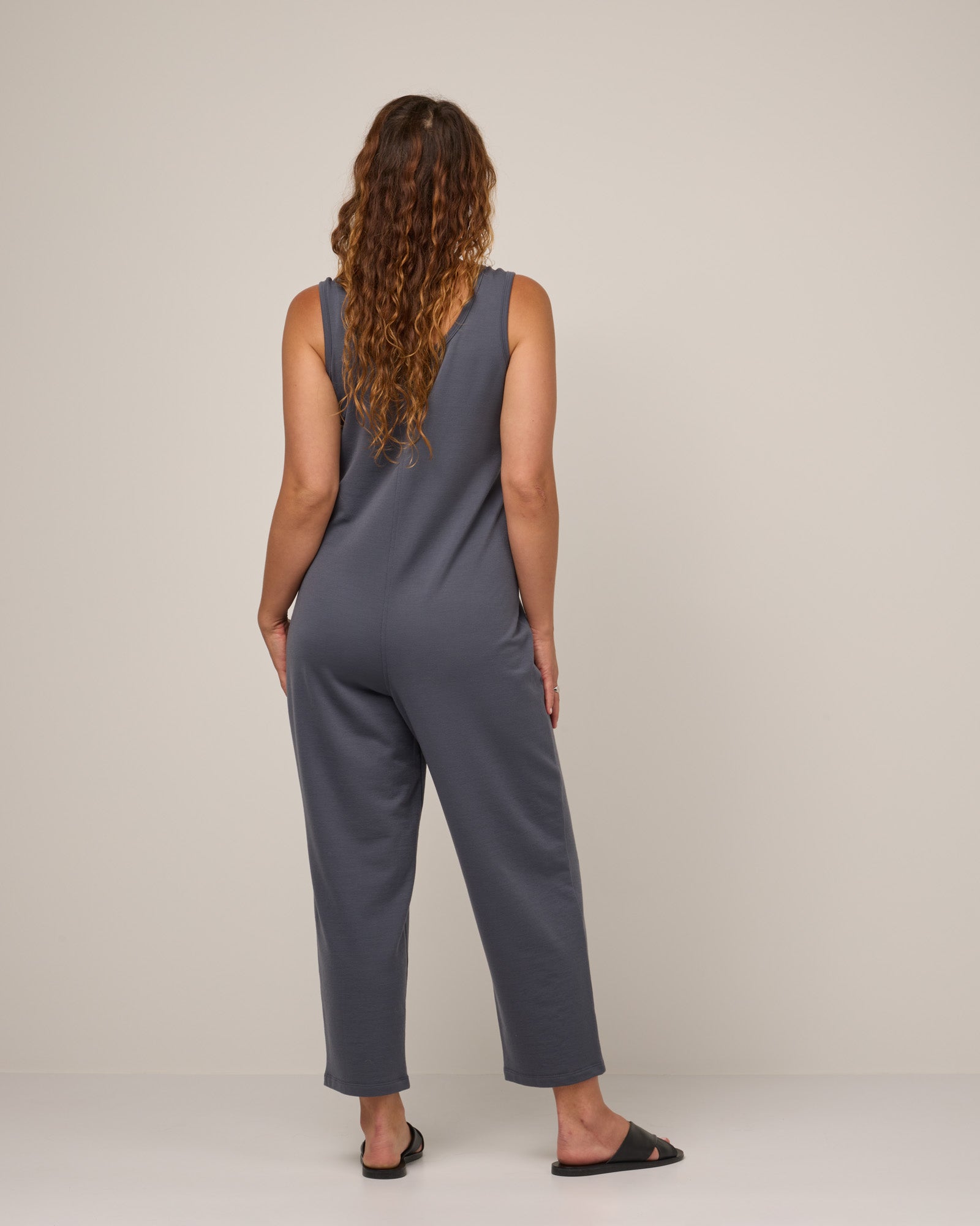 model-spec:Makinna is is 5'8", wearing a size M