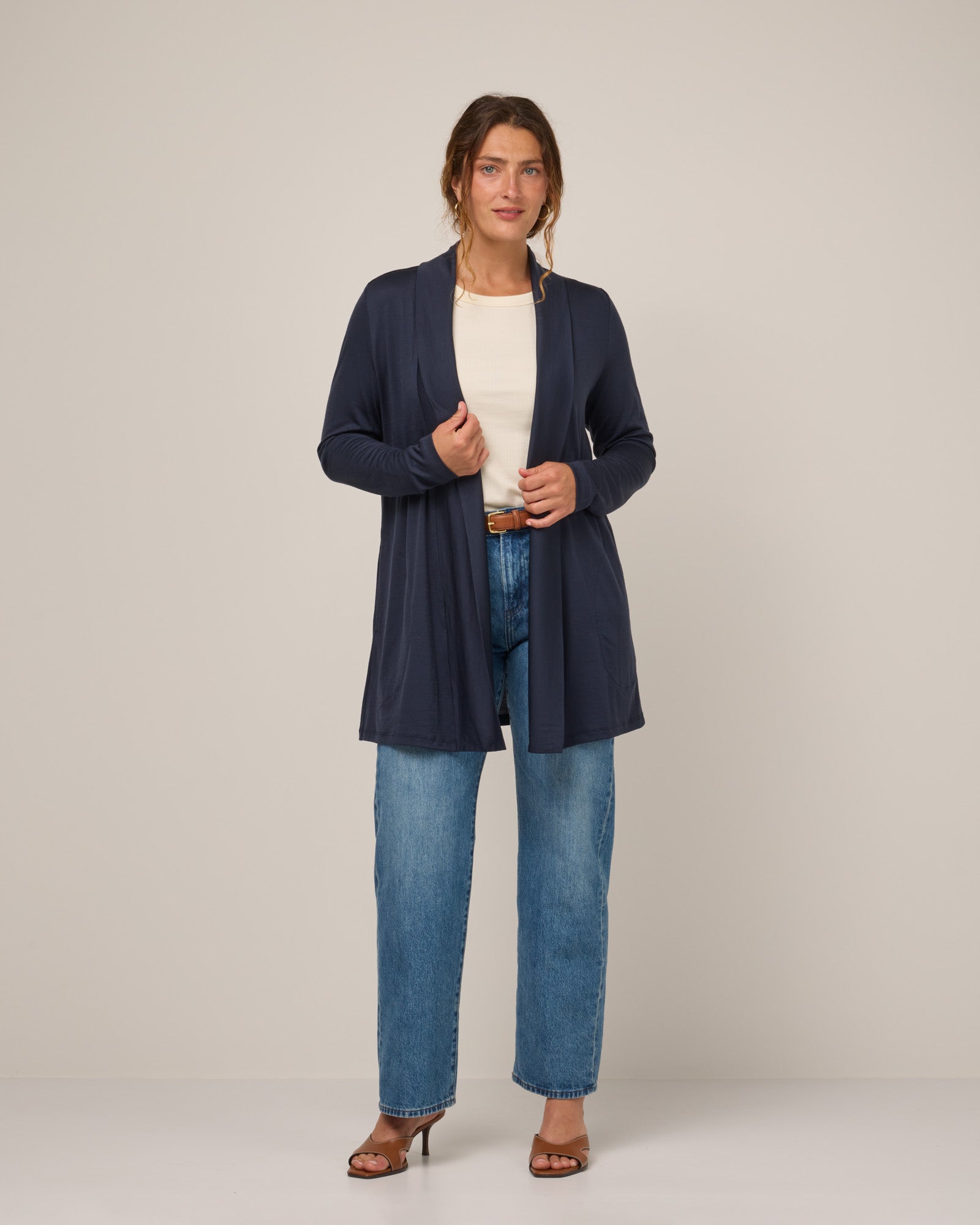 model-spec:Makinna is is 5'8", wearing a size M