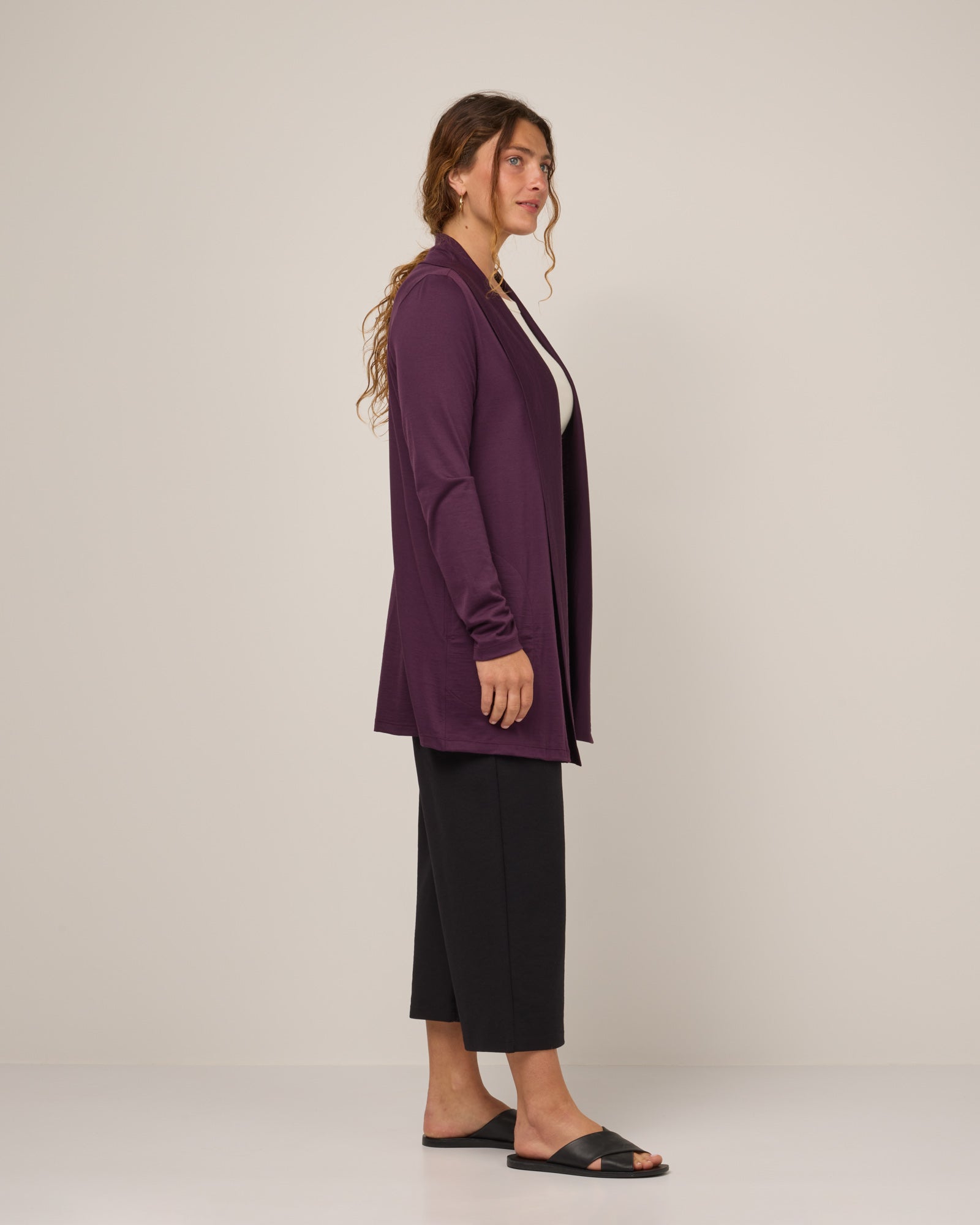 model-spec:Makinna is is 5'8", wearing a size M