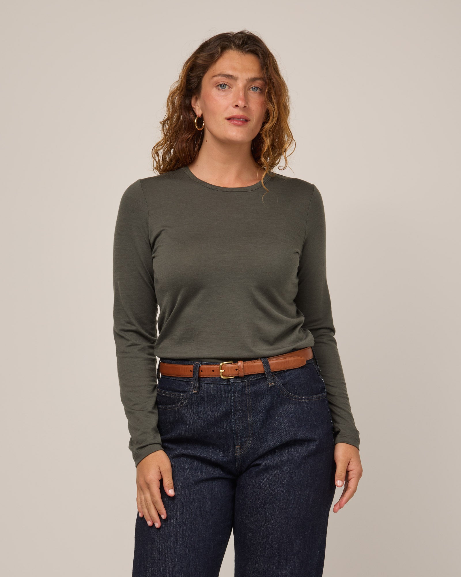 model-spec:Makinna is is 5'8", wearing a size M