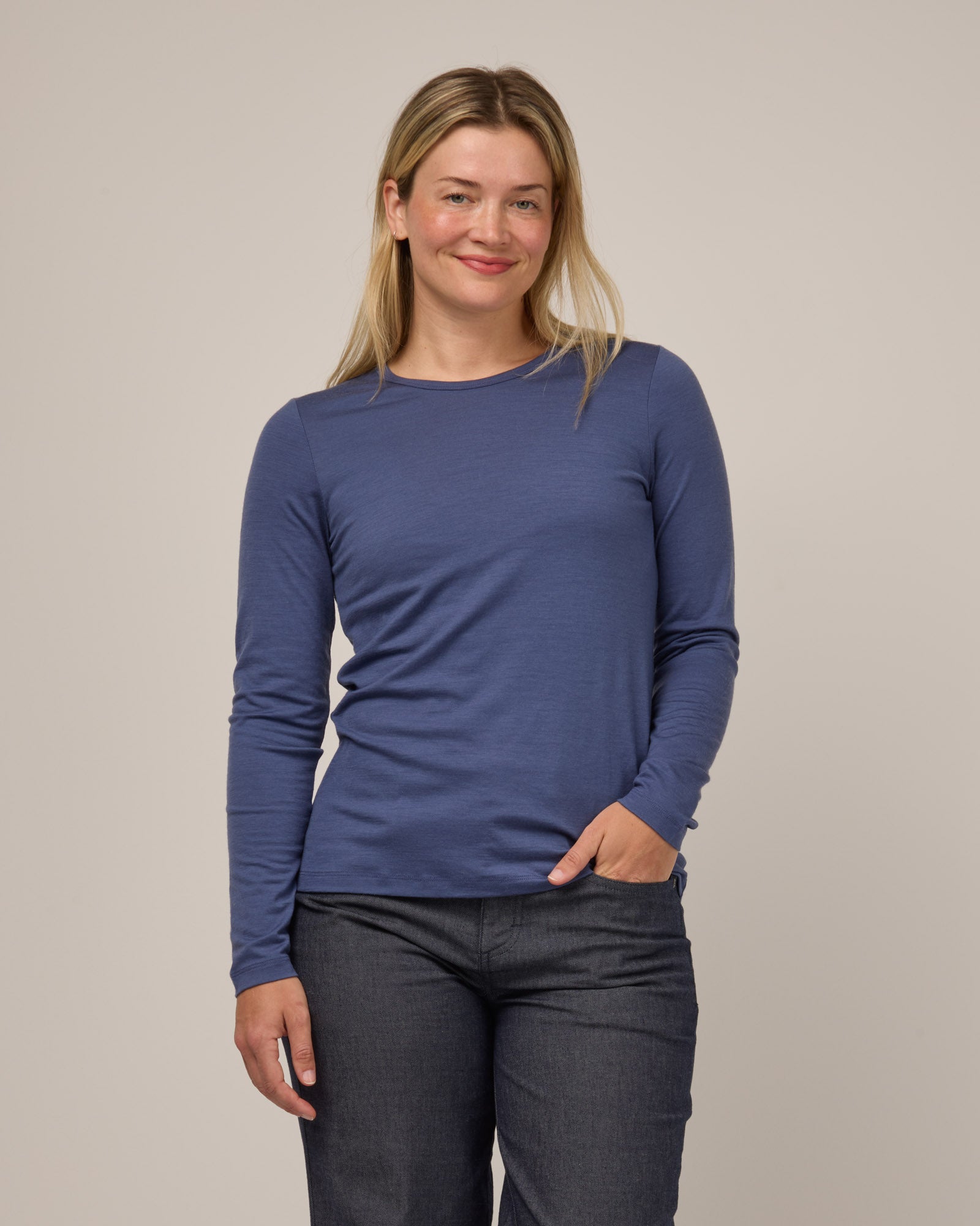 model-spec:Saasha is 5'9", wearing a size M