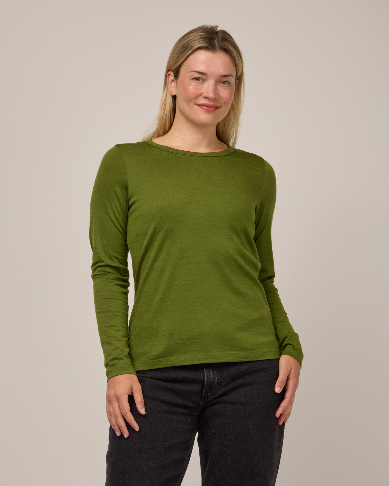 model-spec:Saasha is 5'9", wearing a size M