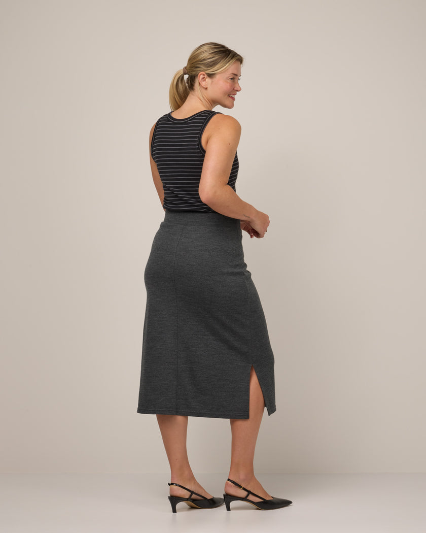 model-spec:Saasha is 5'9", wearing a size M
