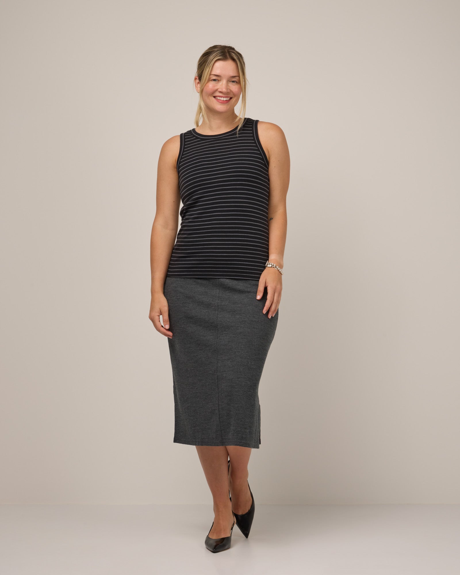 model-spec:Saasha is 5'9", wearing a size M