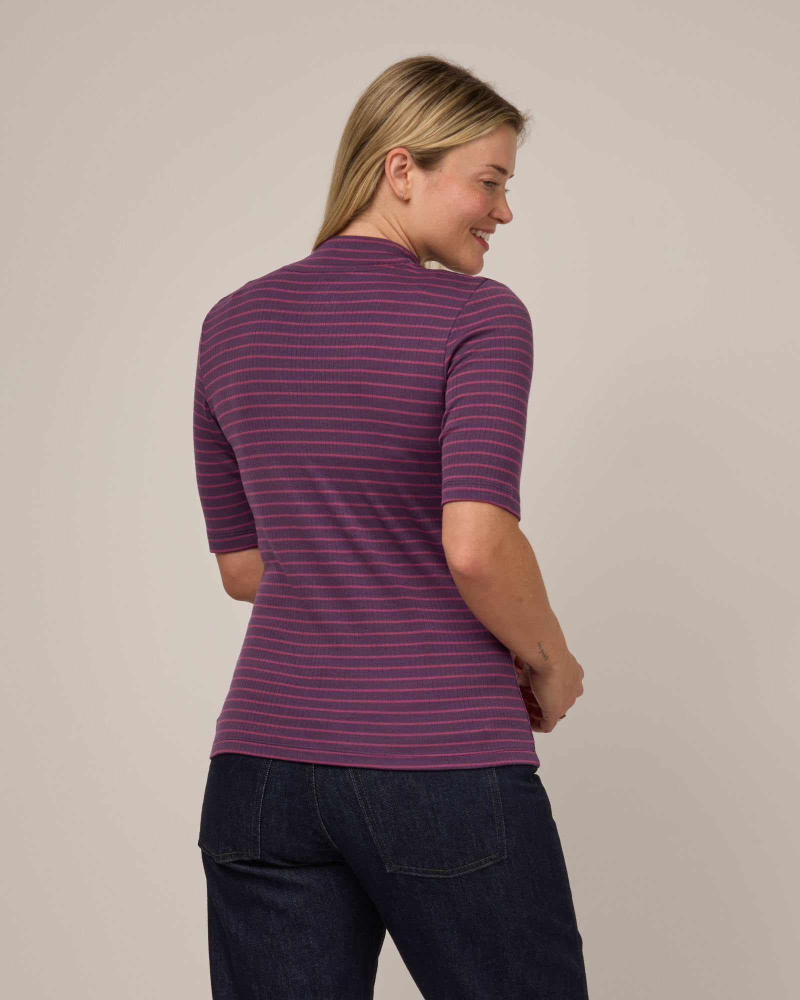 model-spec:Saasha is 5'9", wearing a size M