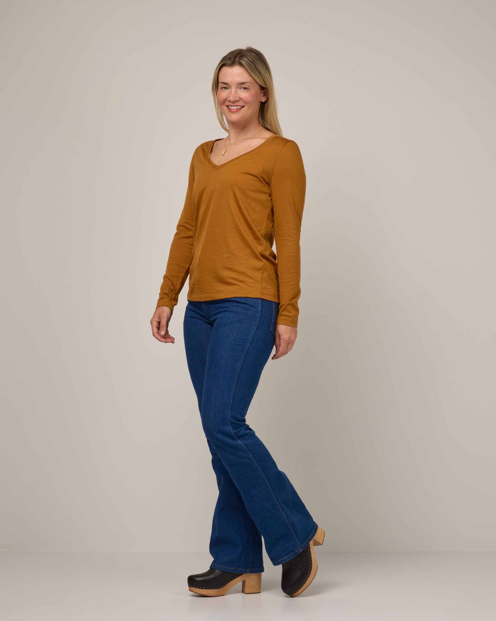 model-spec:Saasha is 5'9", wearing a size M