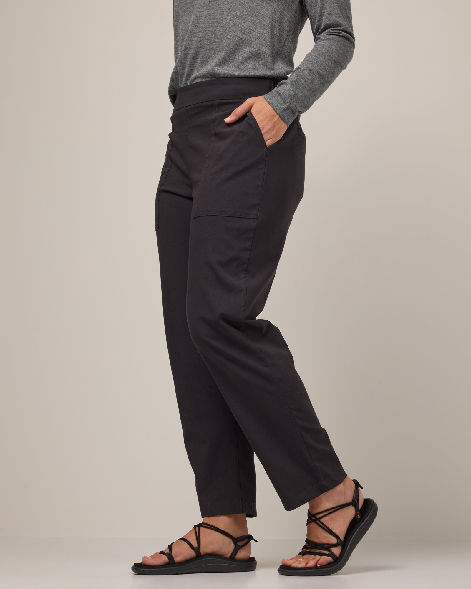 model-spec:Saasha is 5'9", wearing a size M