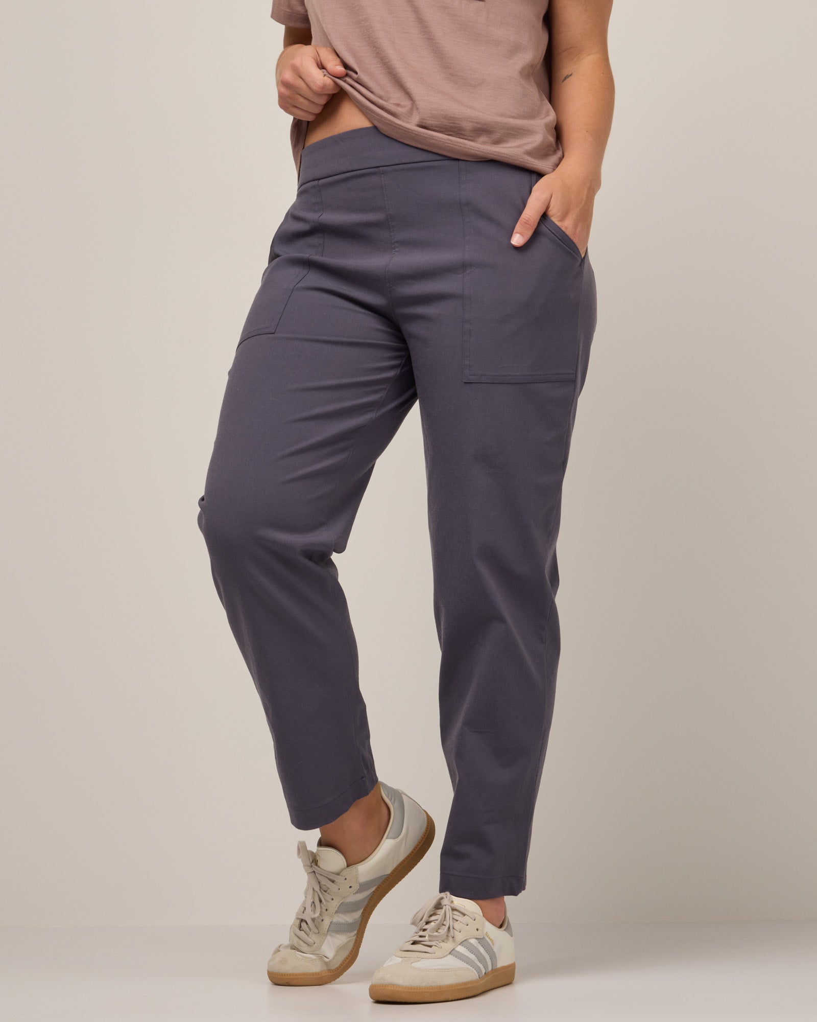 model-spec:Saasha is 5'9", wearing a size M