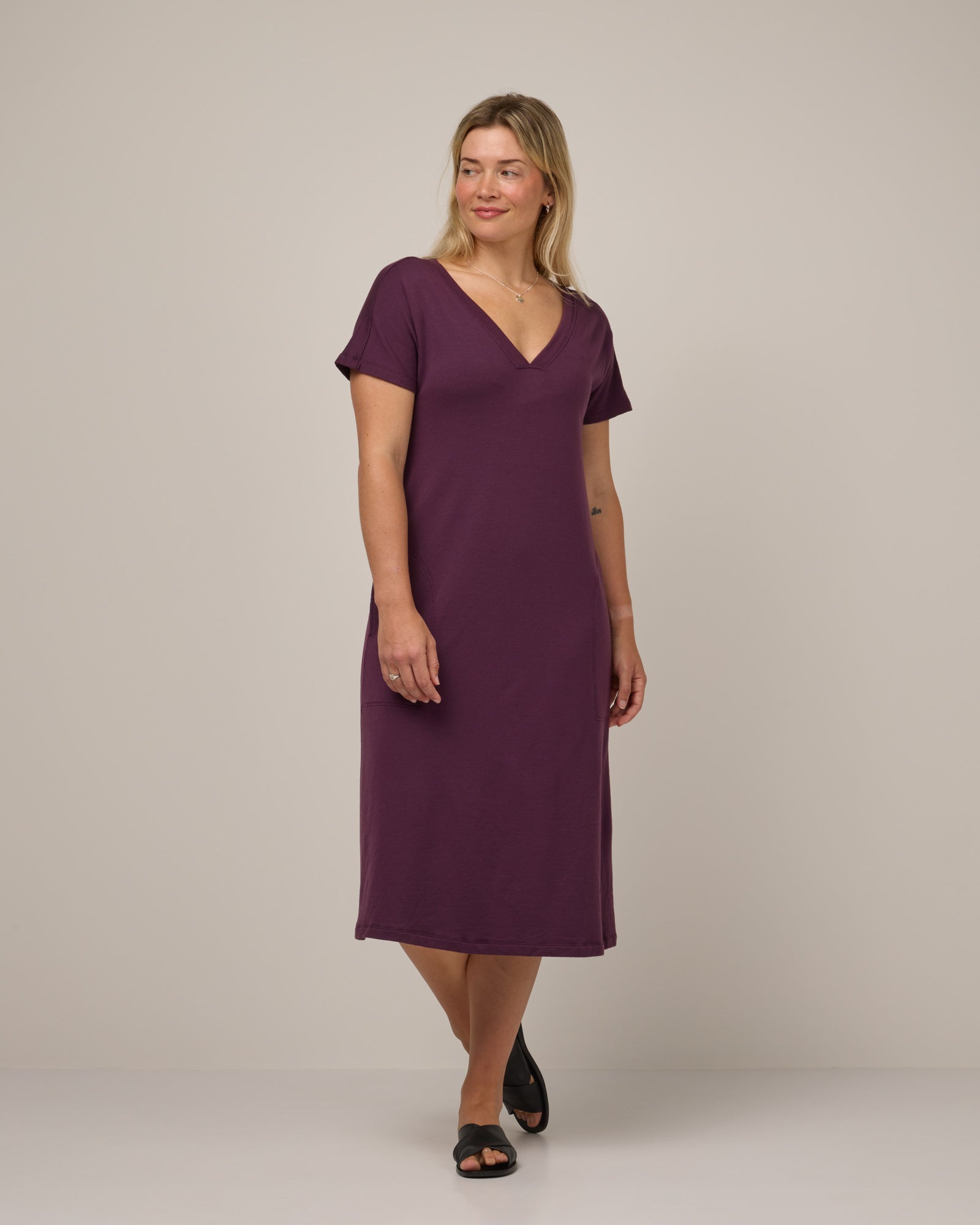 model-spec:Saasha is 5'9", wearing a size M