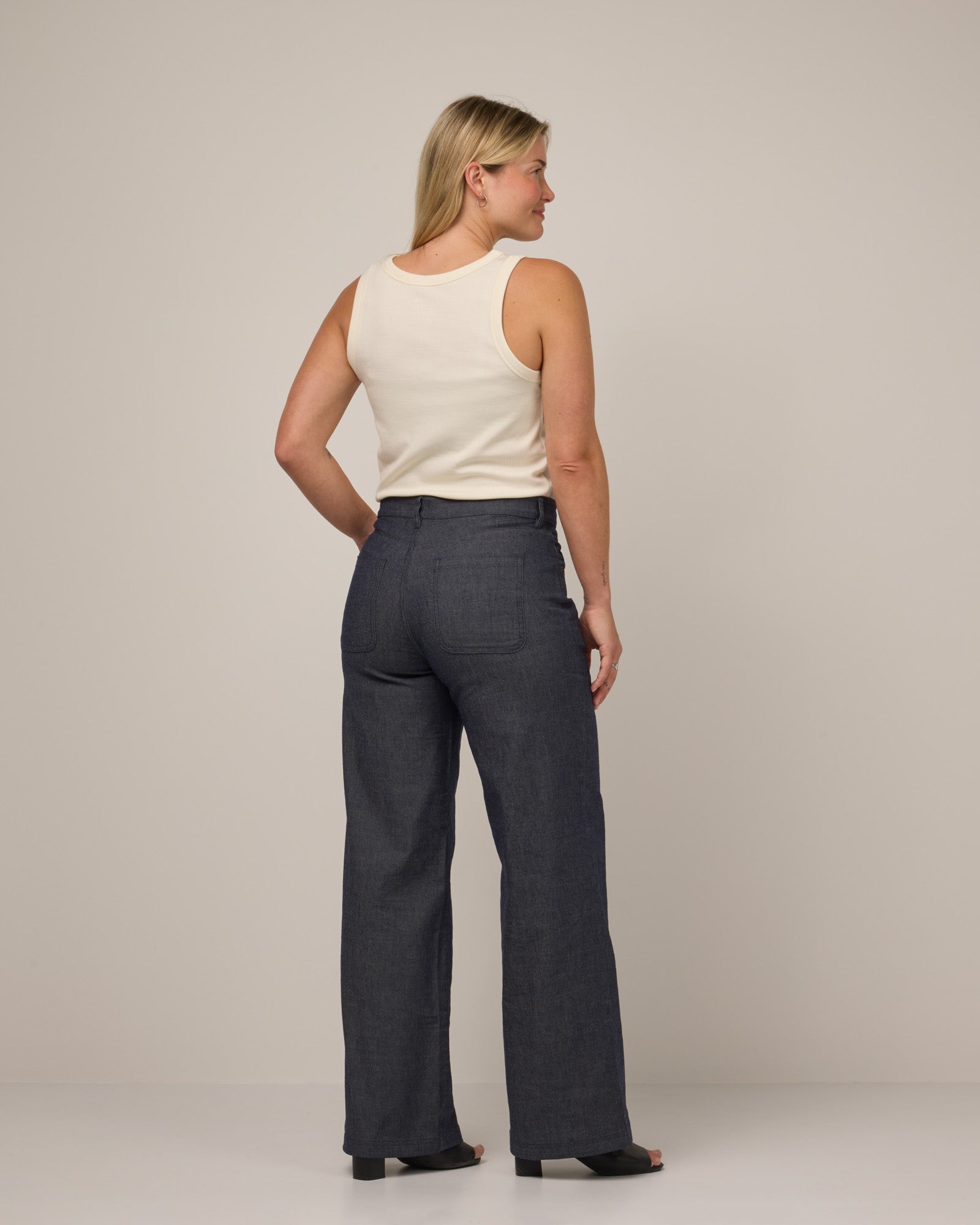 model-spec:Saasha is 5'9", wearing a size 29