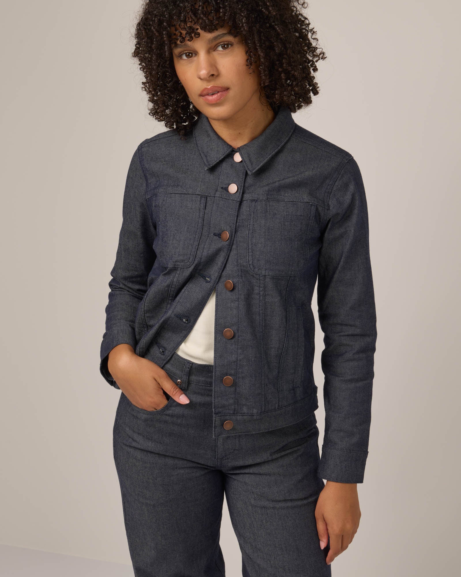 model-spec:Janiah is 5'7", wearing a size XS