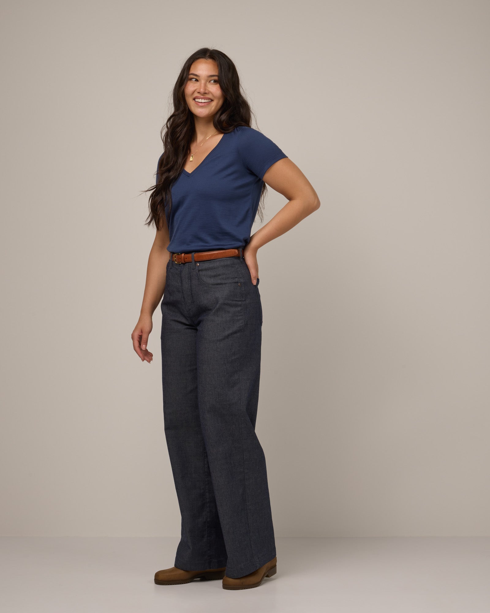 model-spec:Maile is 5'9", wearing a size M