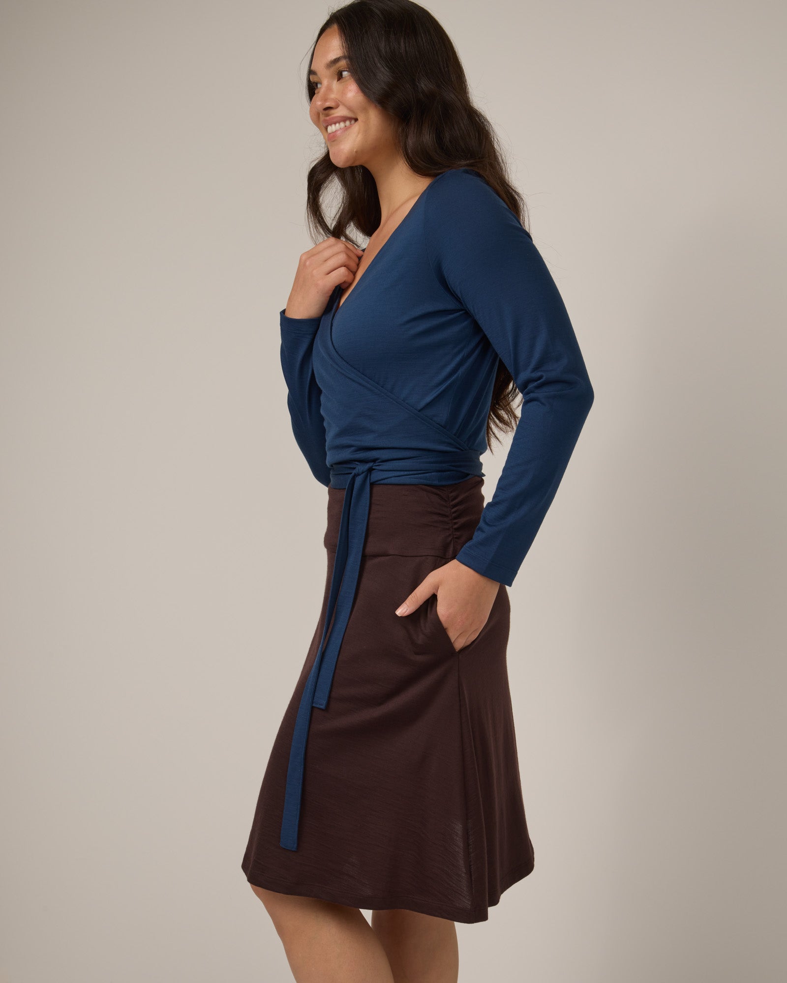 model-spec:Maile is 5'9", wearing a size M