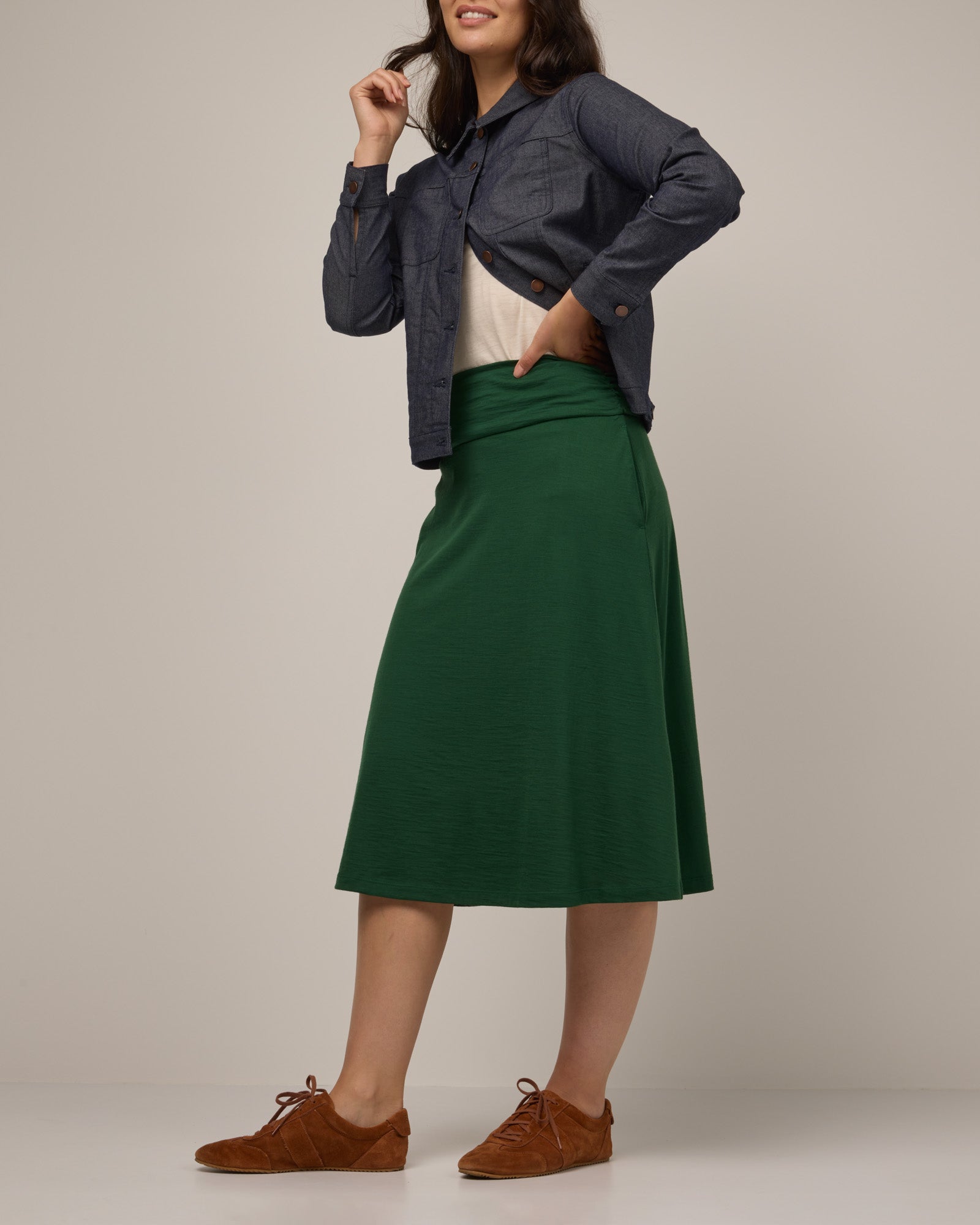 model-spec:Maile is 5'9", wearing a size M