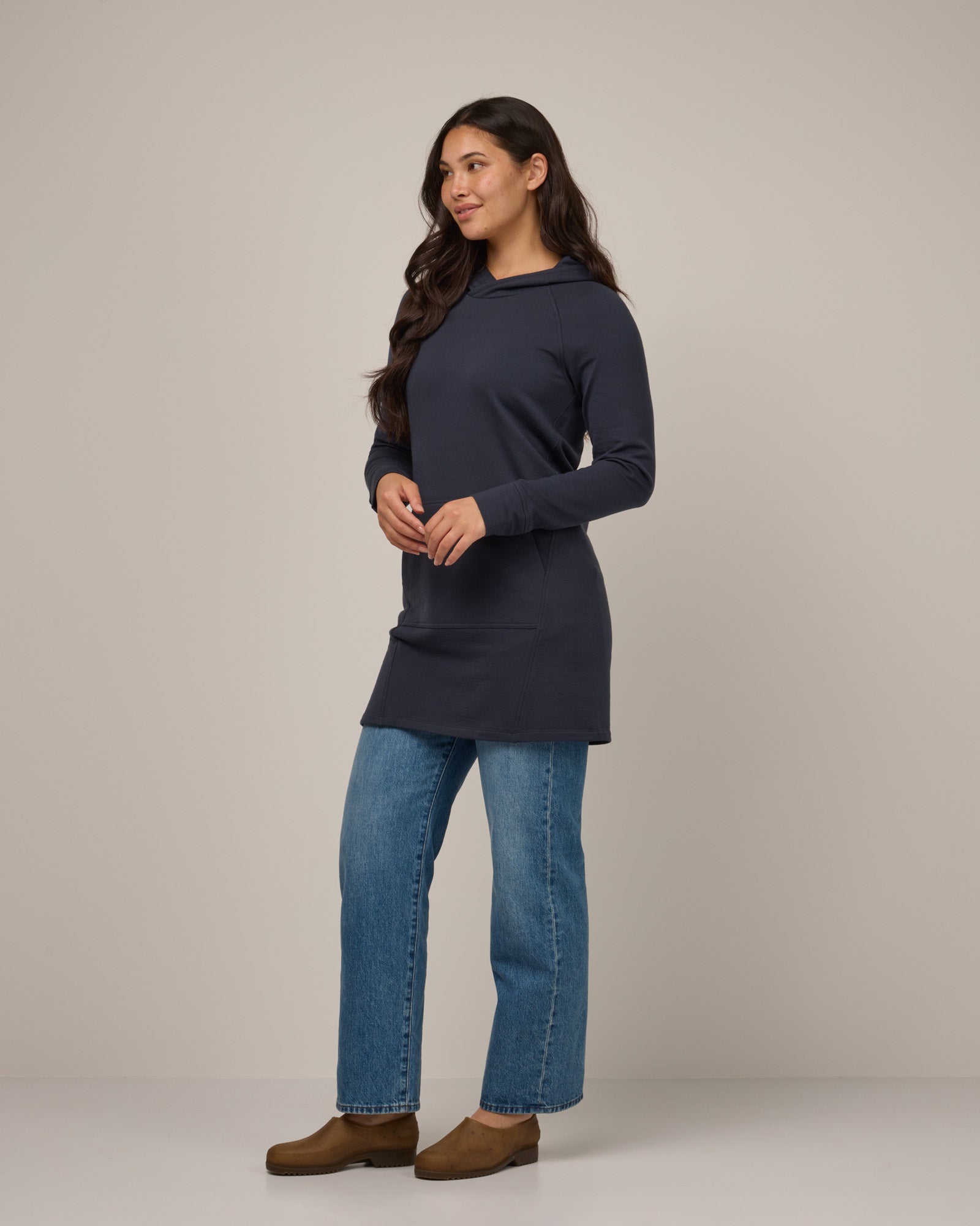 model-spec:Maile is 5'9", wearing a size M