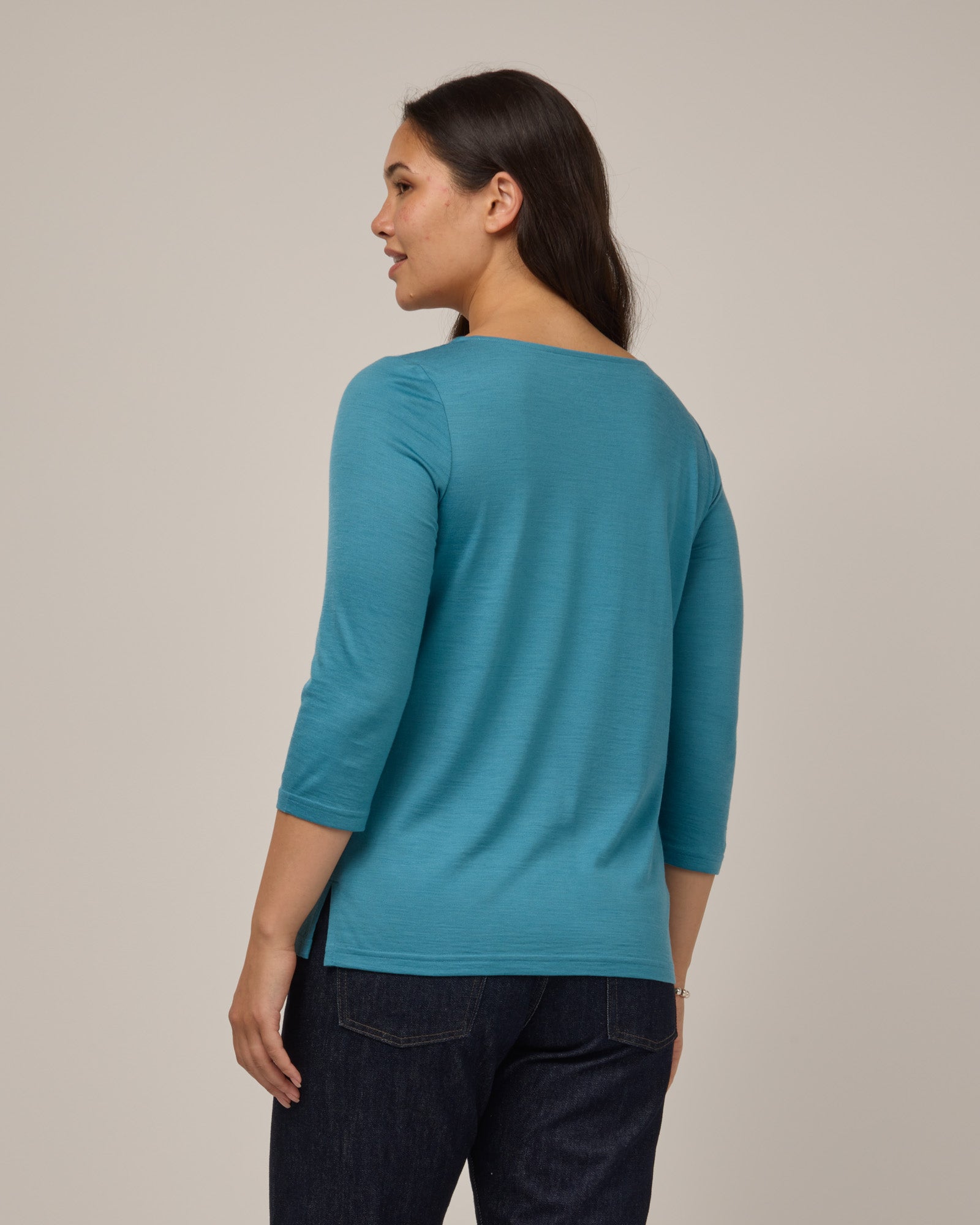 model-spec:Maile is 5'9", wearing a size M