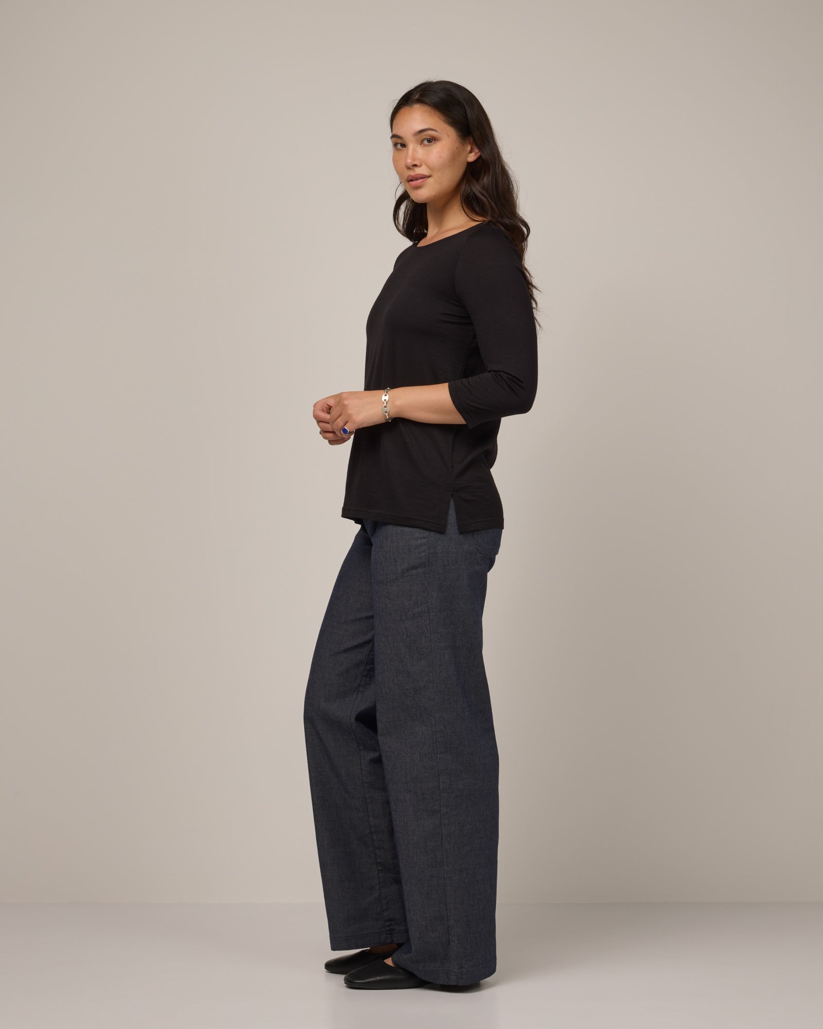 model-spec:Maile is 5'9", wearing a size M