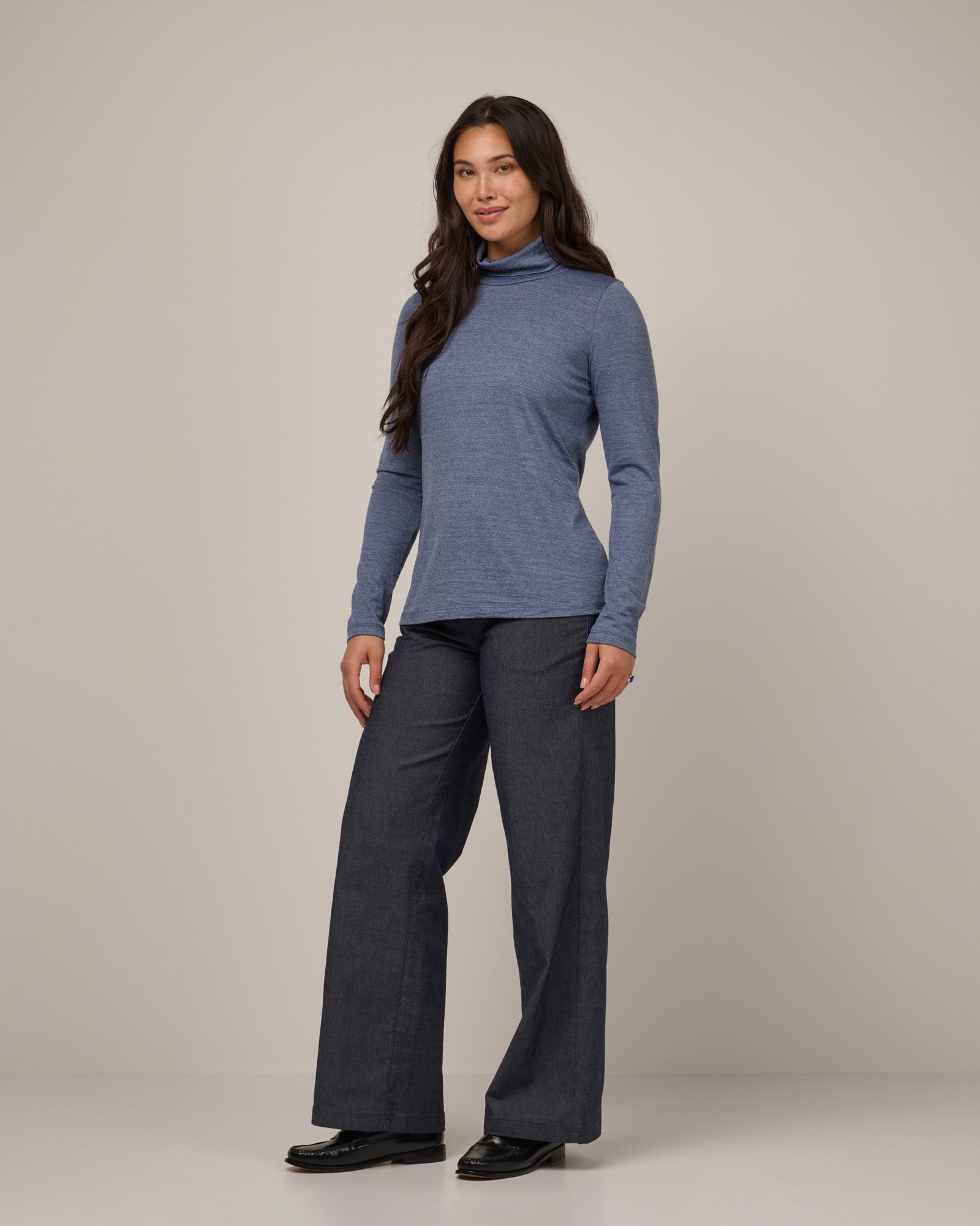 model-spec:Maile is 5'9", wearing a size M