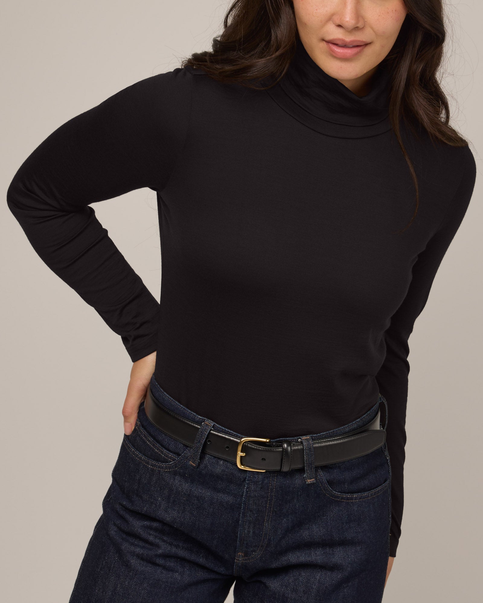 model-spec:Maile is 5'9", wearing a size M