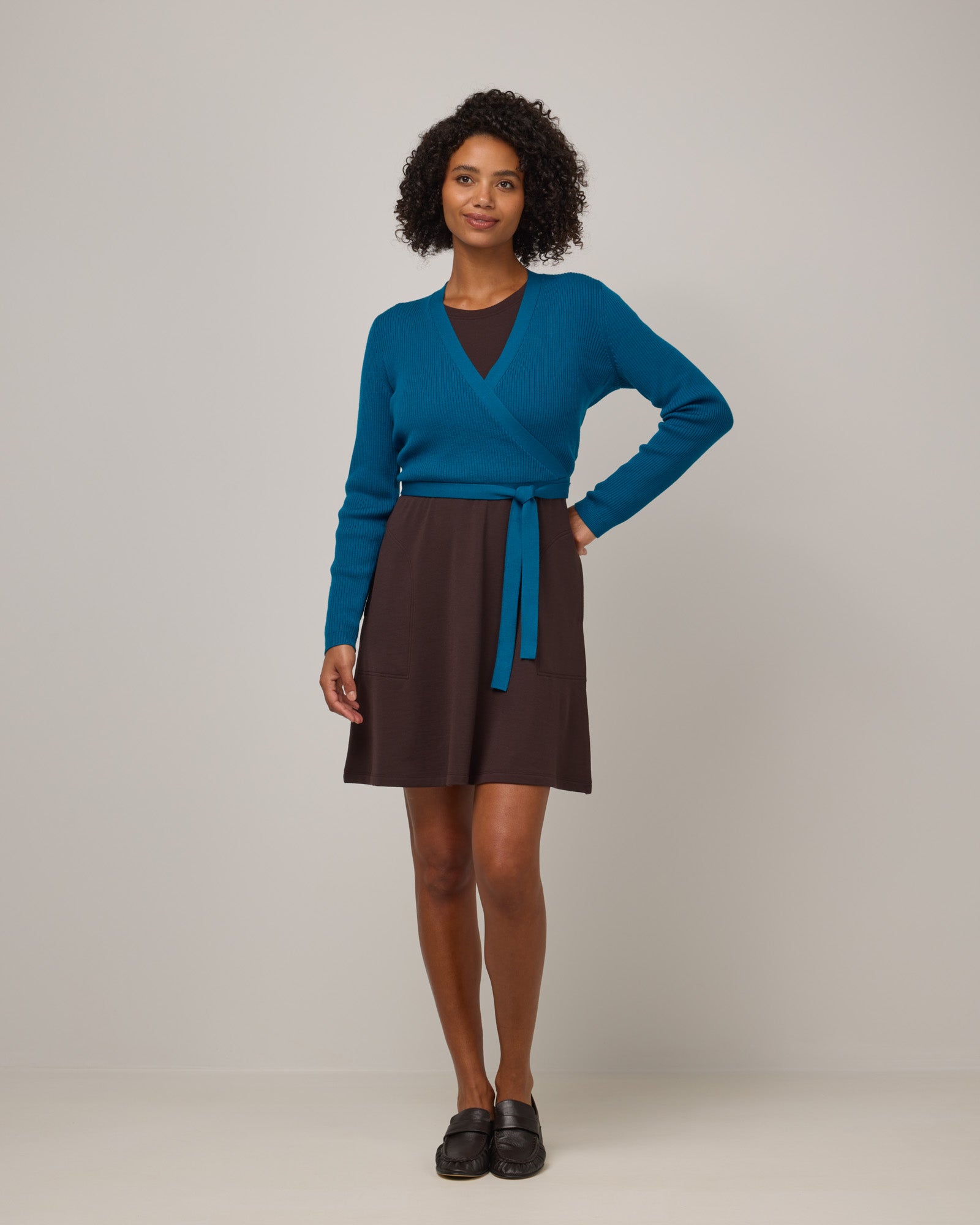 model-spec:Valyn is 5'10", wearing a size S