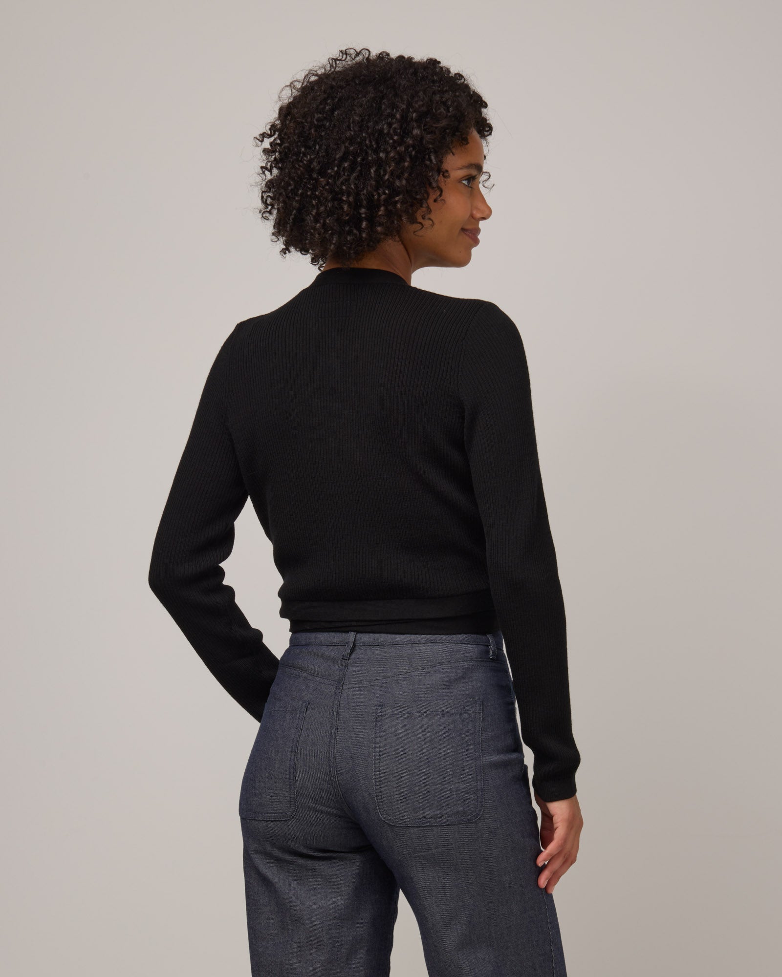 model-spec:Valyn is 5'10", wearing a size S