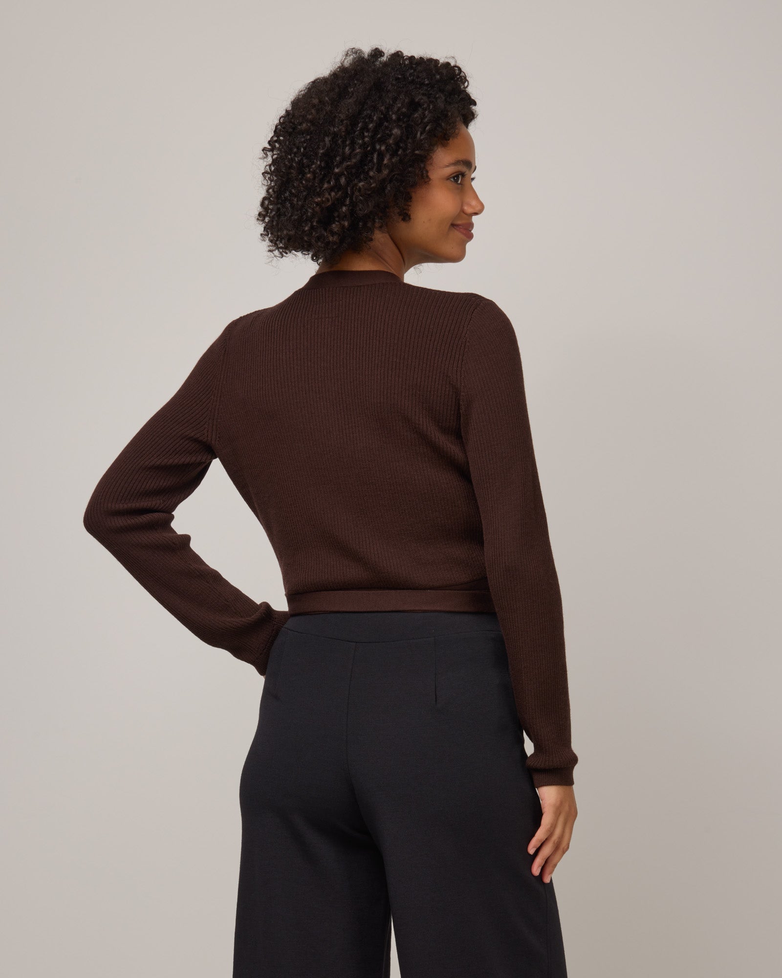 model-spec:Valyn is 5'10", wearing a size S