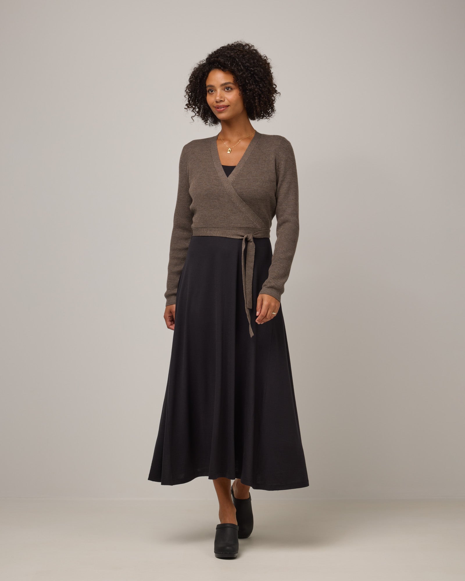 model-spec:Valyn is 5'10", wearing a size S