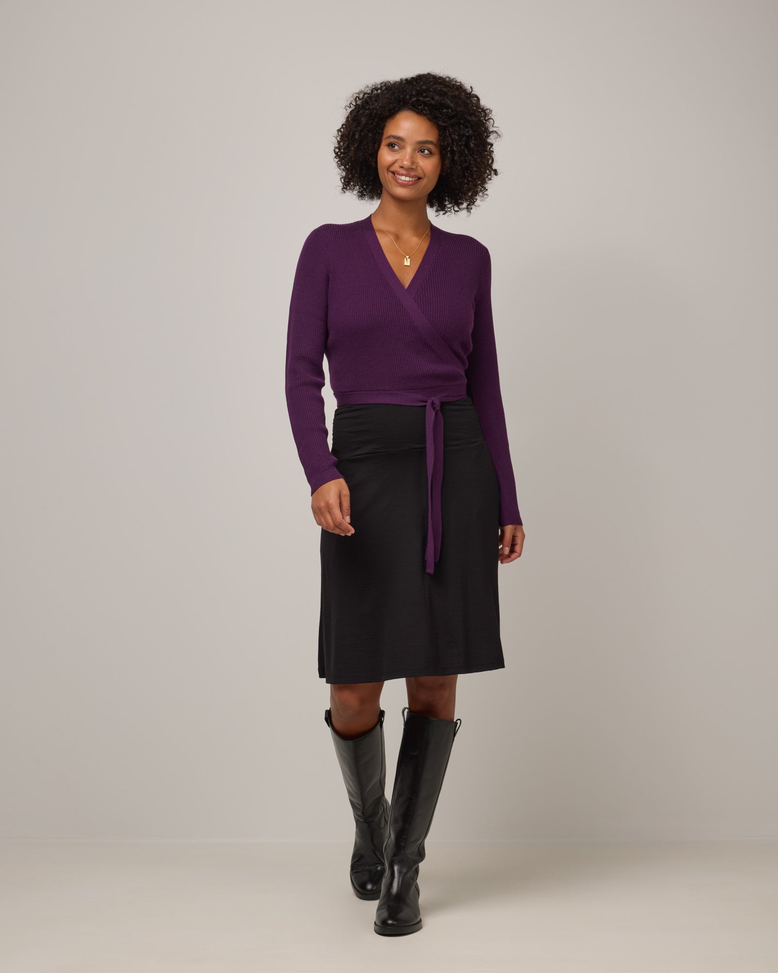 model-spec:Valyn is 5'10", wearing a size S