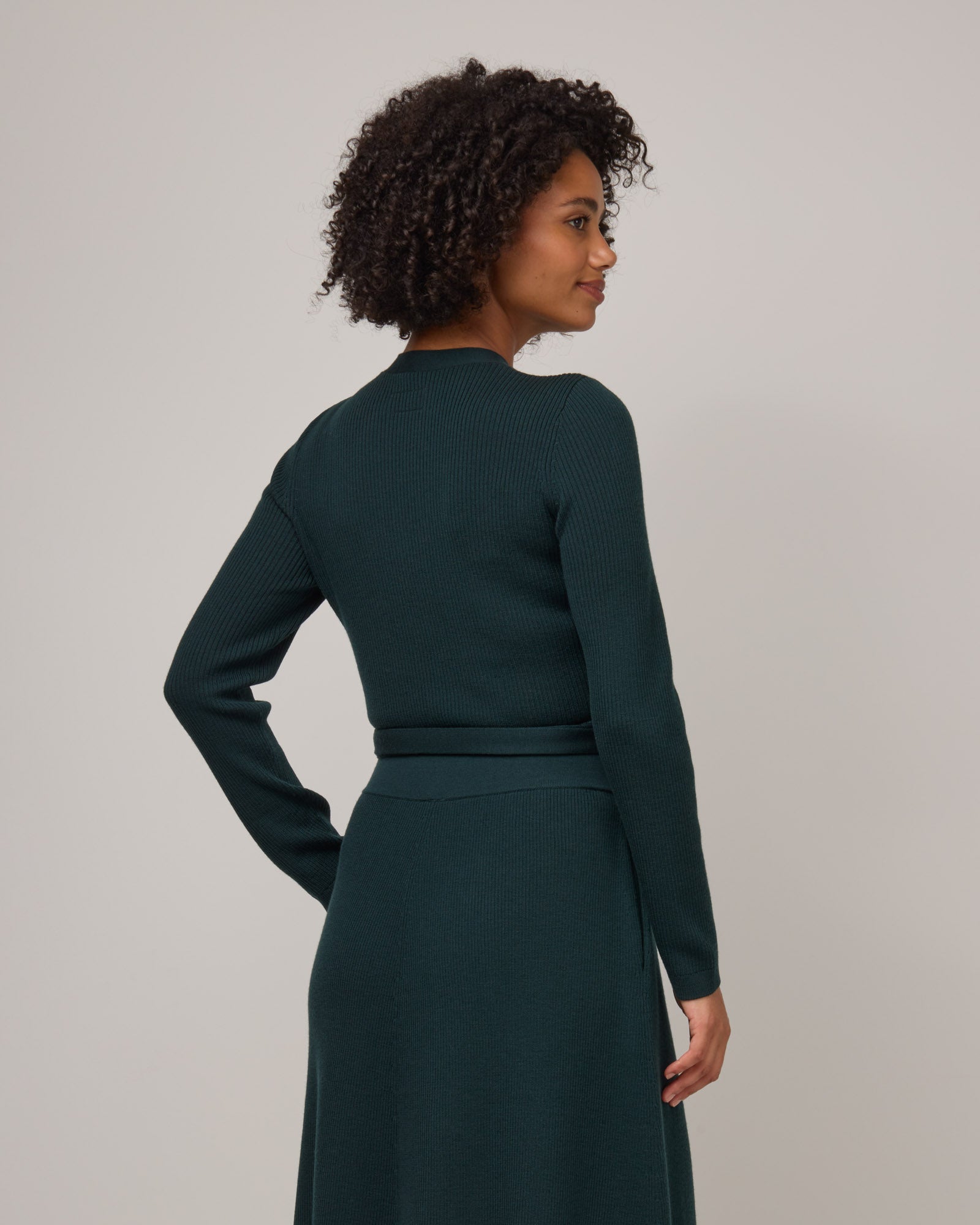 model-spec:Valyn is 5'10", wearing a size S