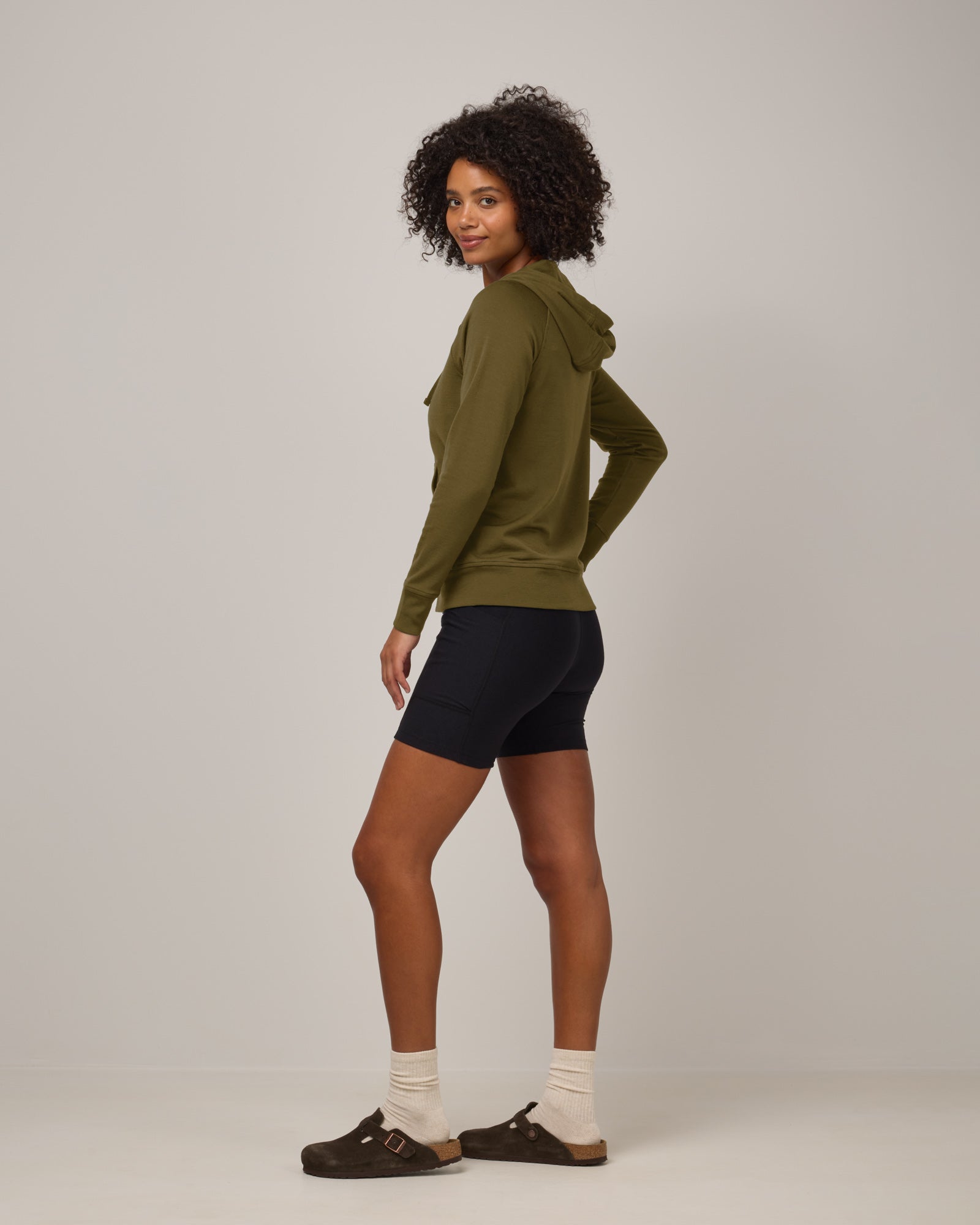 model-spec:Valyn is 5'10", wearing a size S
