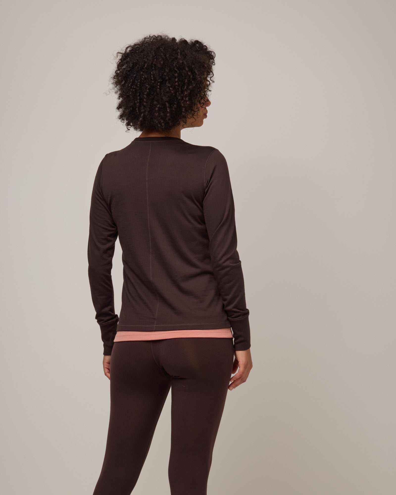 model-spec:Valyn is 5'10", wearing a size S