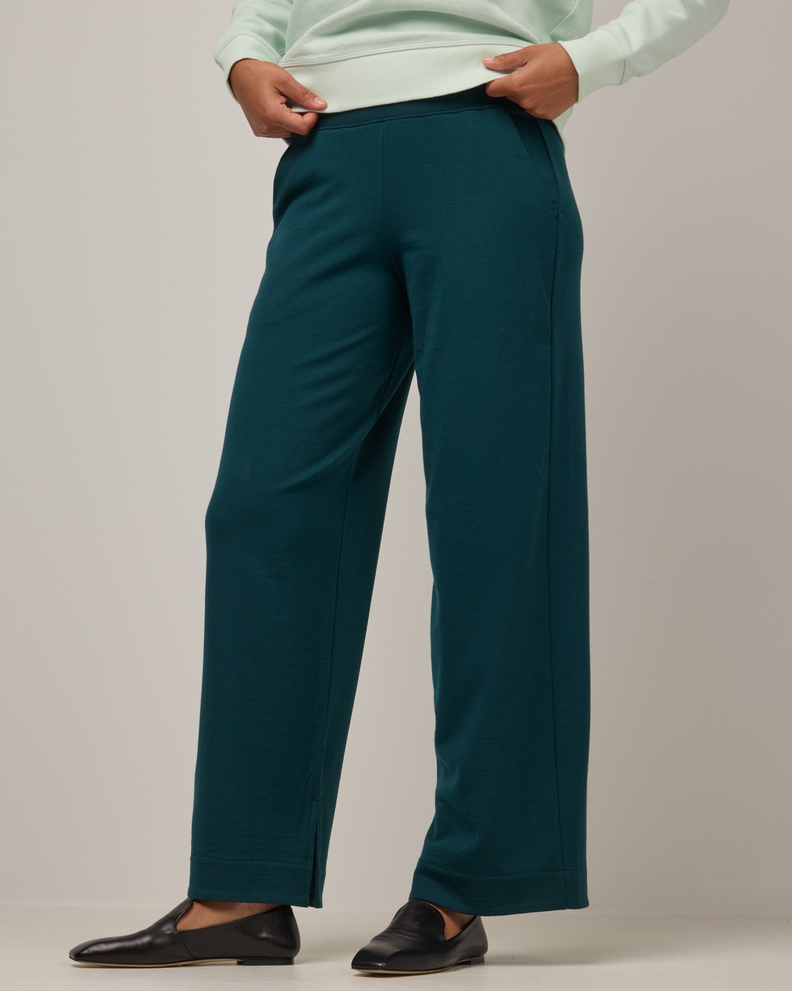 model-spec:Valyn is 5'10", wearing a size S