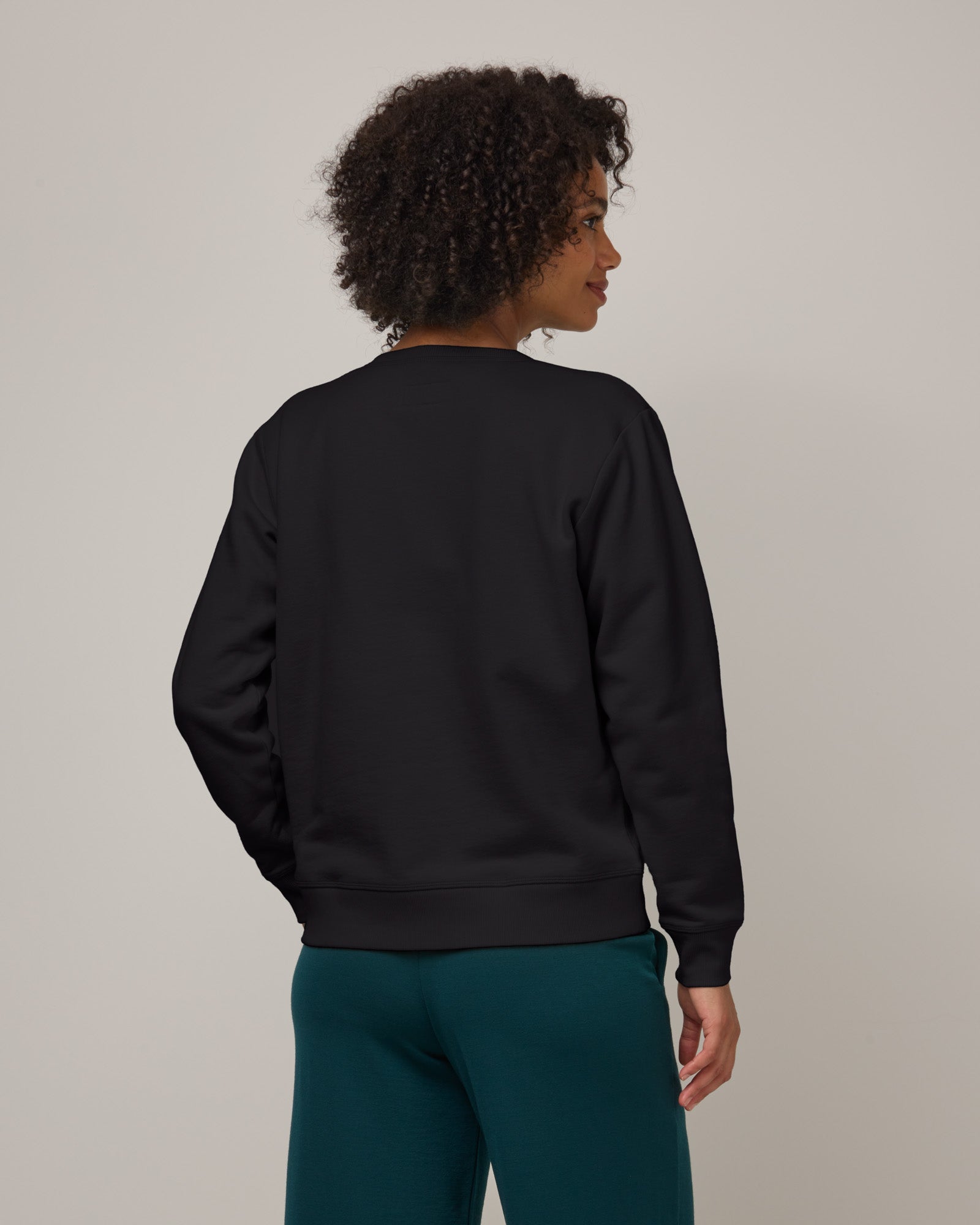 model-spec:Valyn is 5'10", wearing a size S