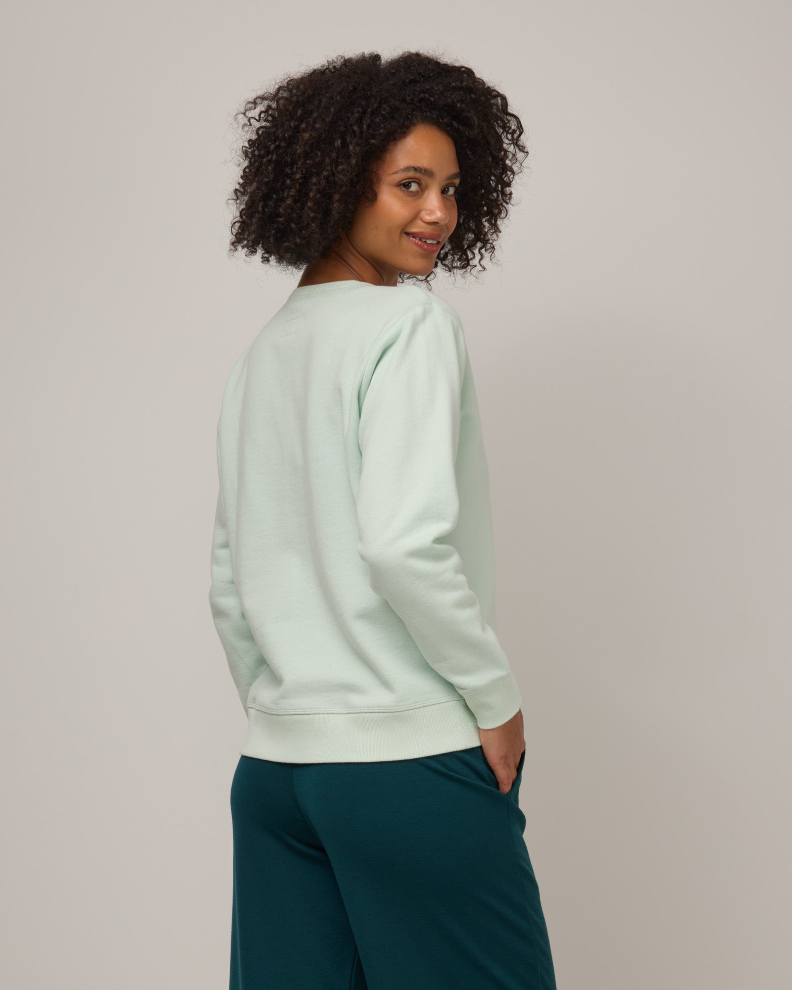 model-spec:Valyn is 5'10", wearing a size S