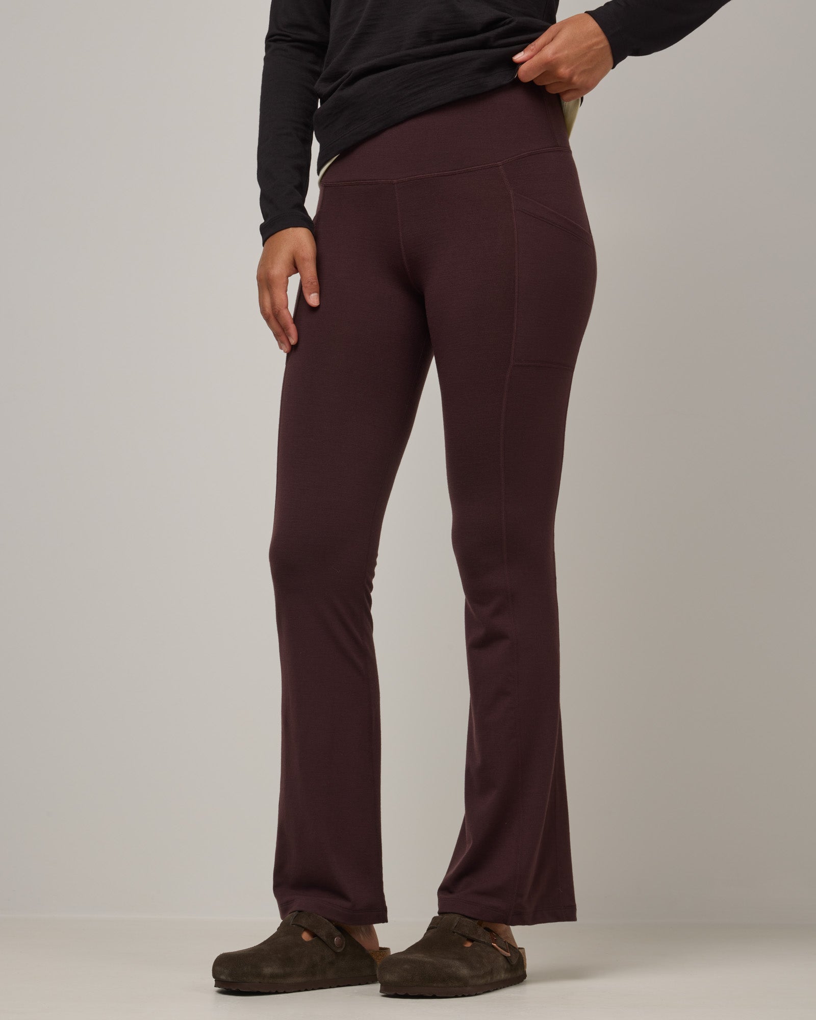 model-spec:Valyn is 5'10", wearing a size S