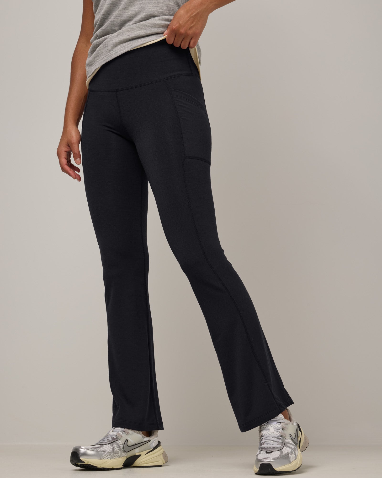 model-spec:Valyn is 5'10", wearing a size S